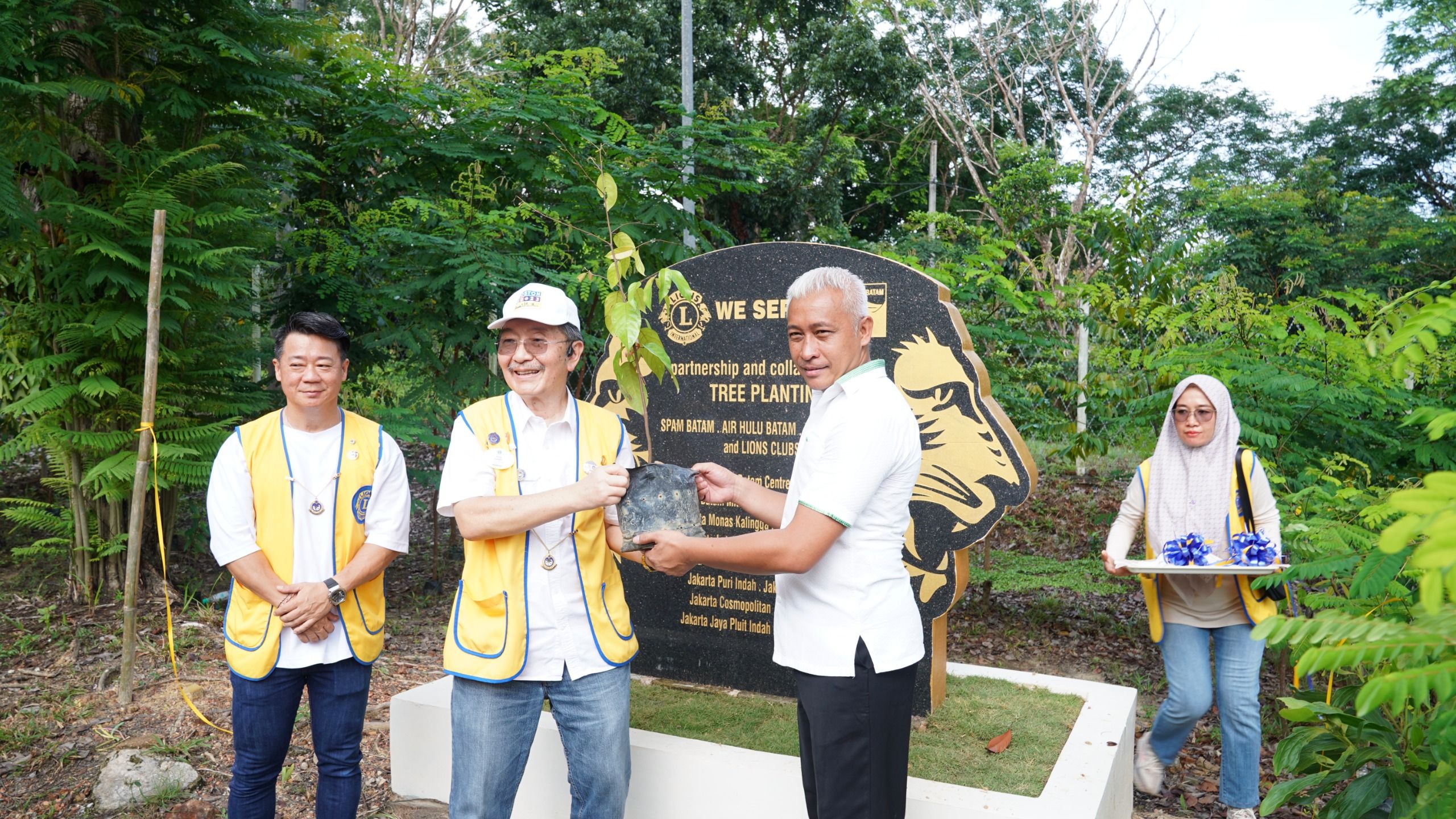 Lions Club Indonesia Hijaukan dan Lestarikan DTA Waduk Sei Ladi Batam