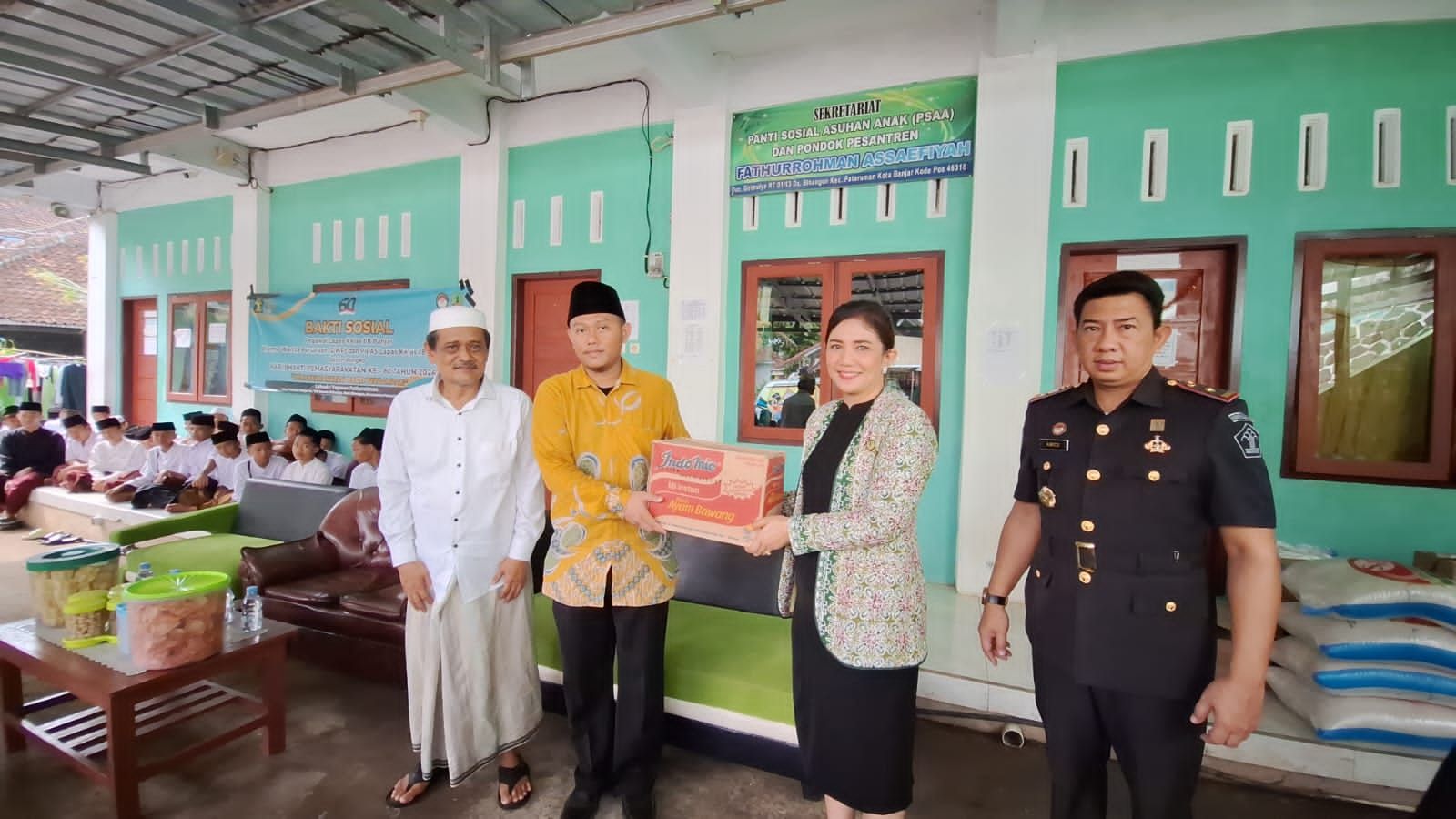 Pemberian santunan kepada Yayasan Futurrohman Desa Binangun, Kecamatan Pataruman, Kota Banjar, Kamis (25/4/2024).