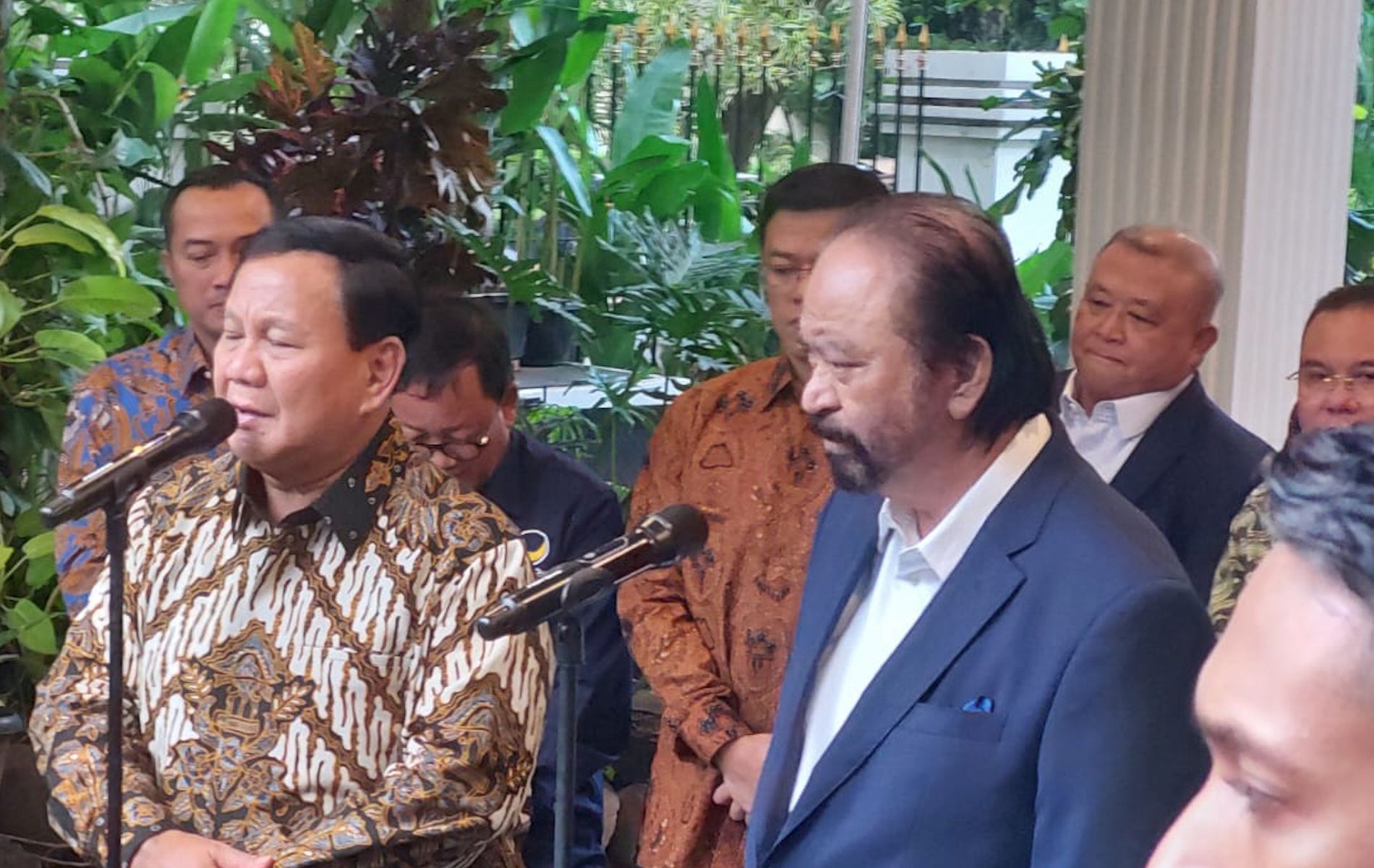 Diprediksi, Partai NasDem bakal merapat ke pemerintahan baru Prabowo Subianto dan Gibran Rakabuming Raka.