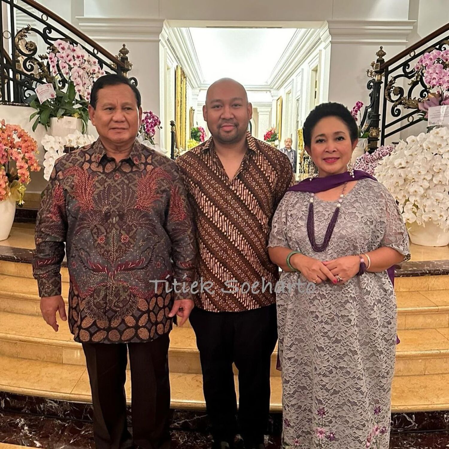 Photo bersama Prabowo dan Titiek Soeharto