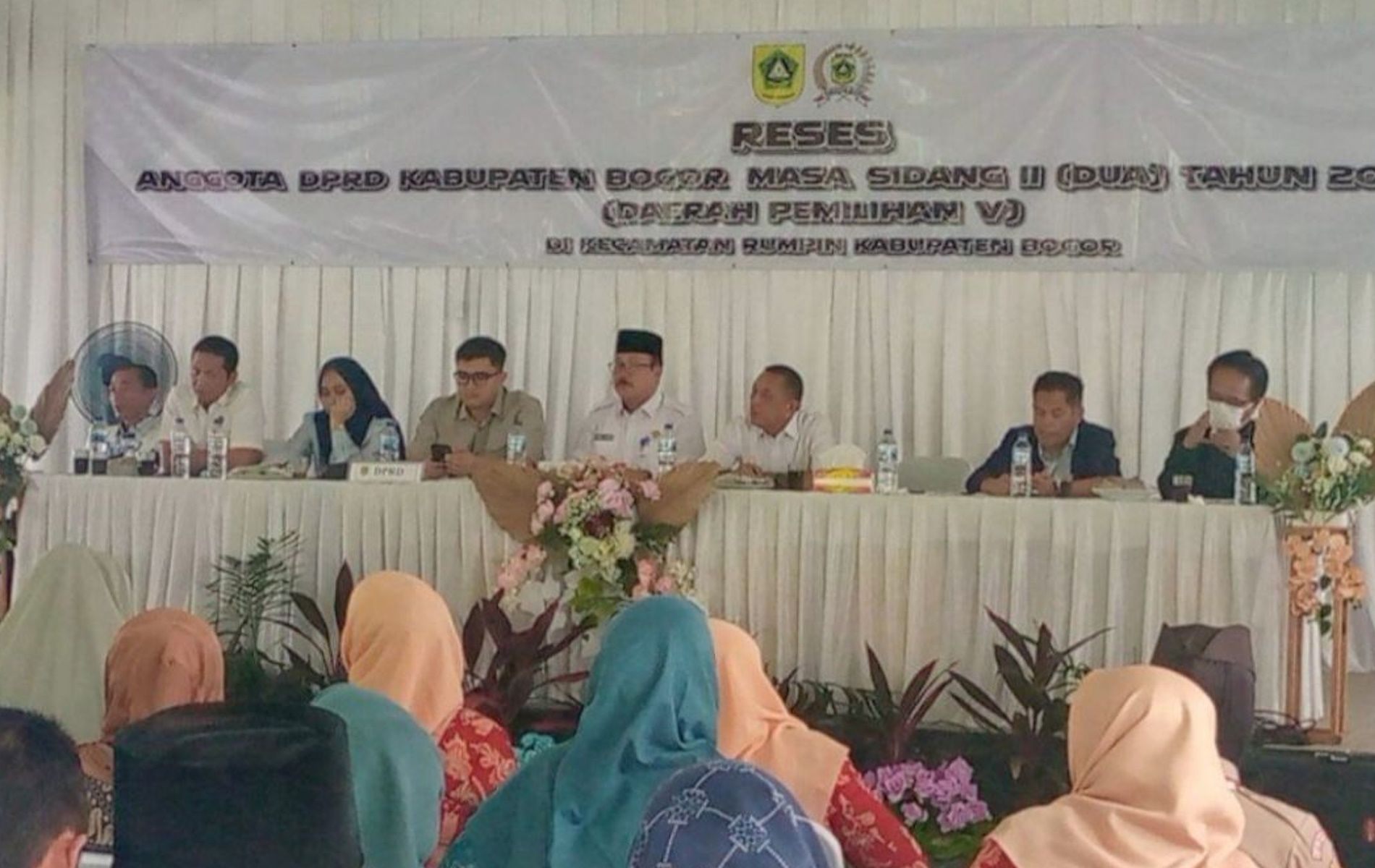 Anggota DPRD Kabupaten Bogor asal daerah pemilihan (Dapil) V reses di Kantor Kecamatan Rumpin, Kabupaten Bogor, Jawa Barat.