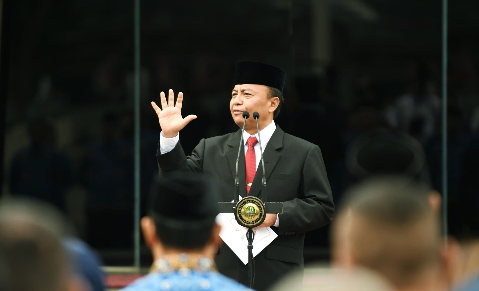 Sekretaris Daerah Provinsi Jawa Barat Herman Suryatman bertindak sebagai Pembina Upacara Peringatan Hari Otonomi Daerah XXVIII Tahun 2024, bertempat di halaman Gedung Sate, Kamis, 25 April 2024