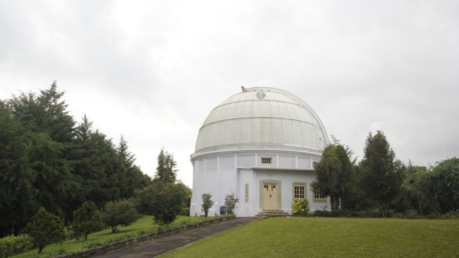 Observatorium Bosscha: Jl. Lembang No.104, Lembang, Bandung Barat, Jawa Barat