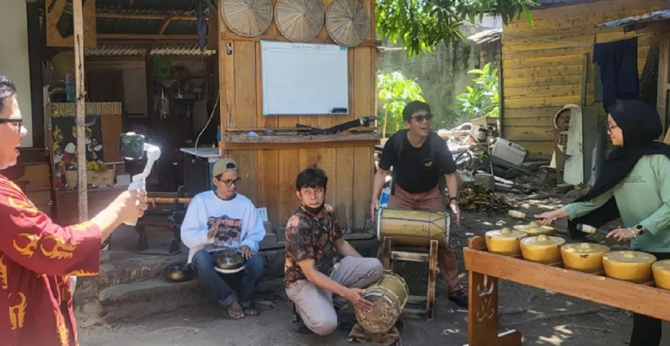 Gilang Ramadhan concern dengan perkembangan musik tradisional Tanah Air./ Instagram @gilangramadhan.drummer