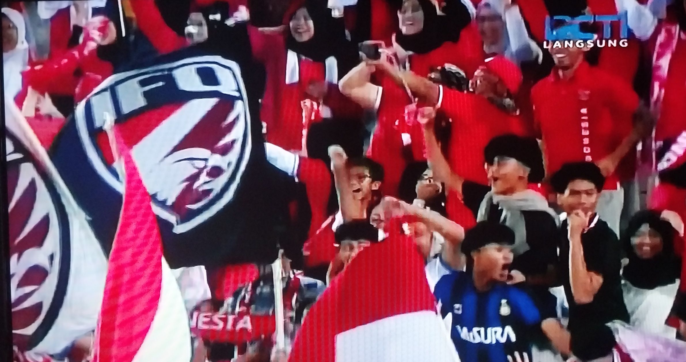Kegembiraan Supporter Indonesia saat Rafael Struick mencetak gol di menit 15 Piala Asia U23 antara Indonesia vs Korea Selatan U23, Jumat, 26 April 2024.*