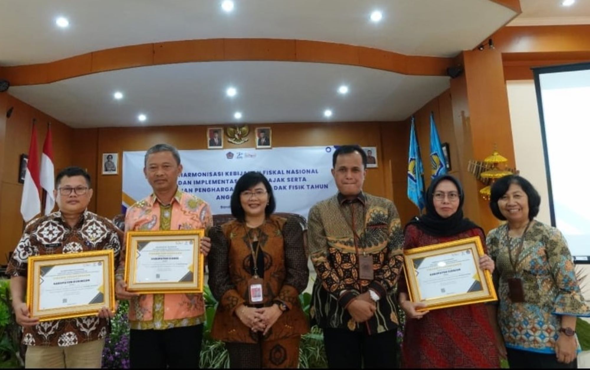 Kuningan, Ciamis dan Cianjur menjadi peraih Penghargaan Kinerja DAK Fisik dari Kemenkeu RI melalui Kanwil DJPd Jawa Barat.