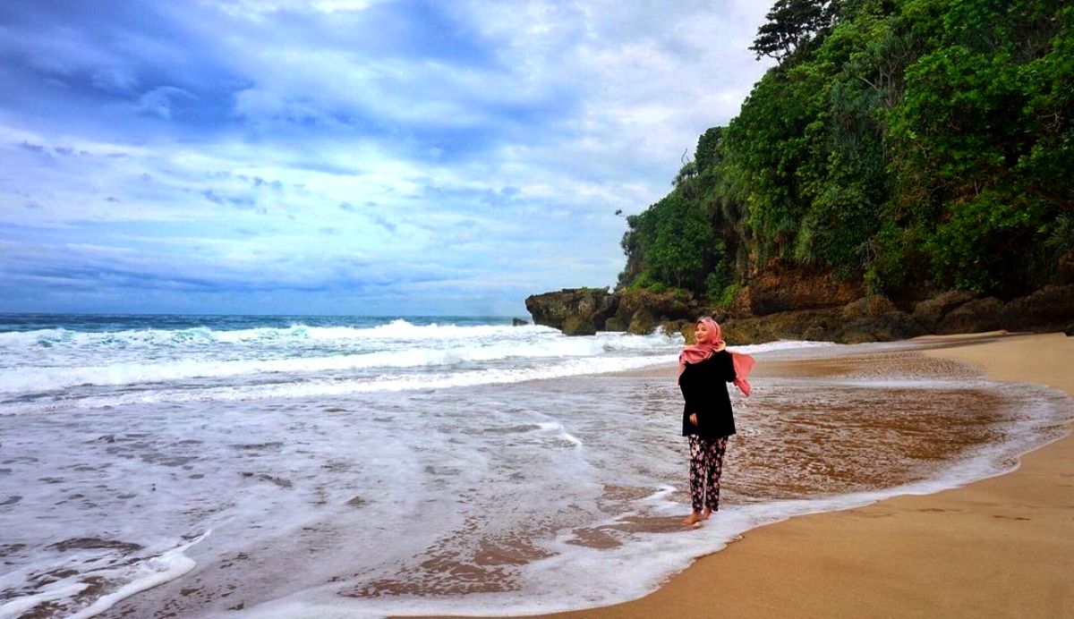 Pantai Taman Ayu Malang./