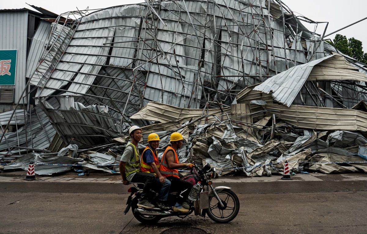 Bangunan rubuh akibat tornado di Guangzhou