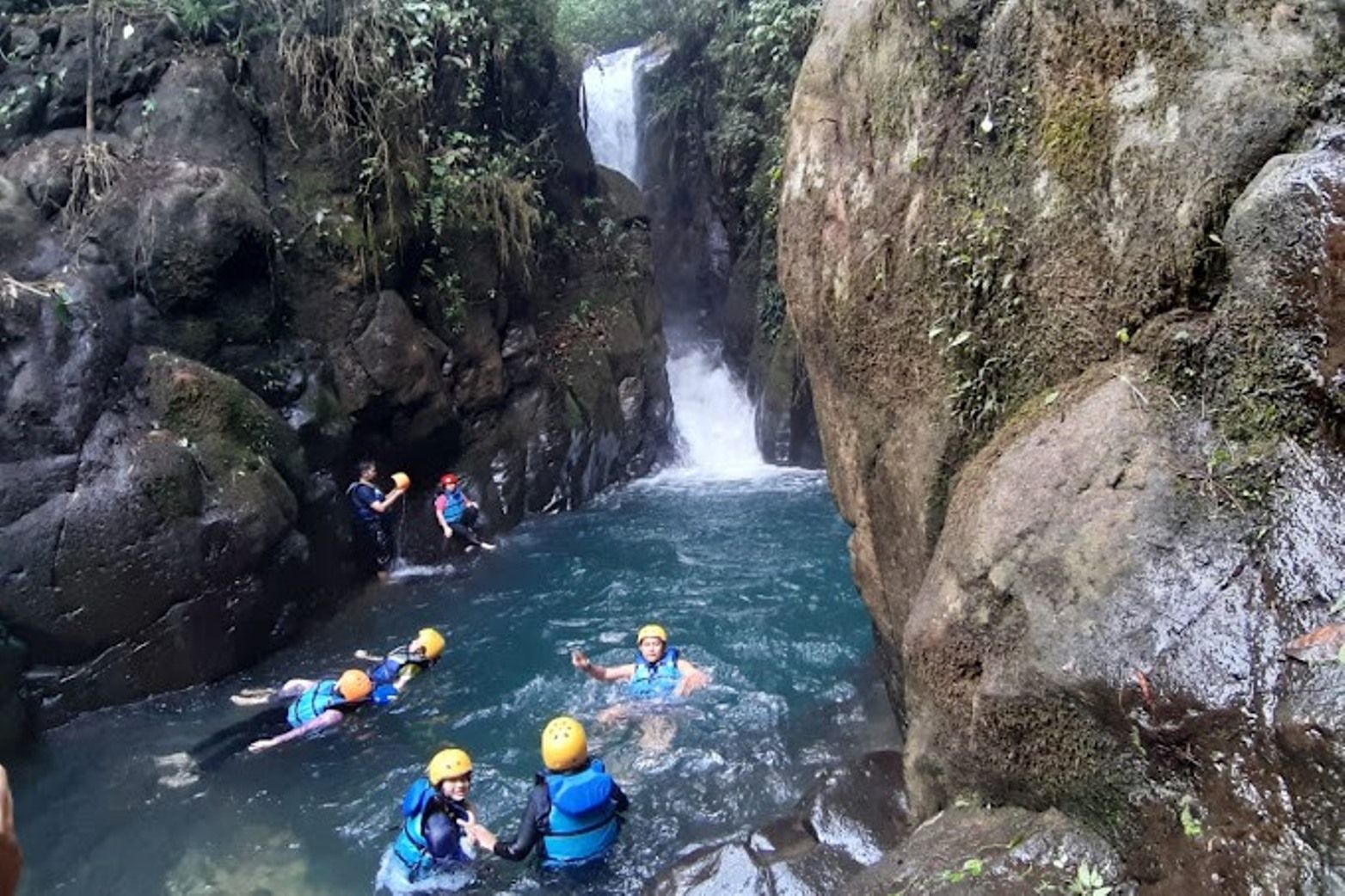  Body Rafting di Curug Naga Kabupaten Bogor, Jawa Barat
