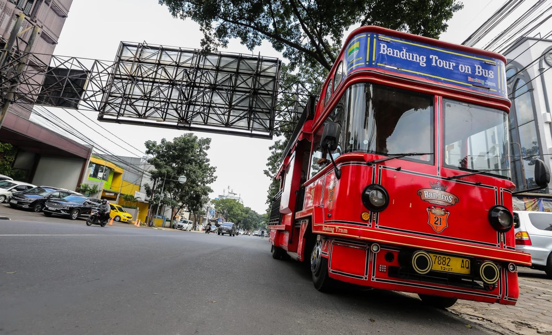 Bandung Tour on The Bus Bandros Dukung Program Braga Bebas Kendaraan