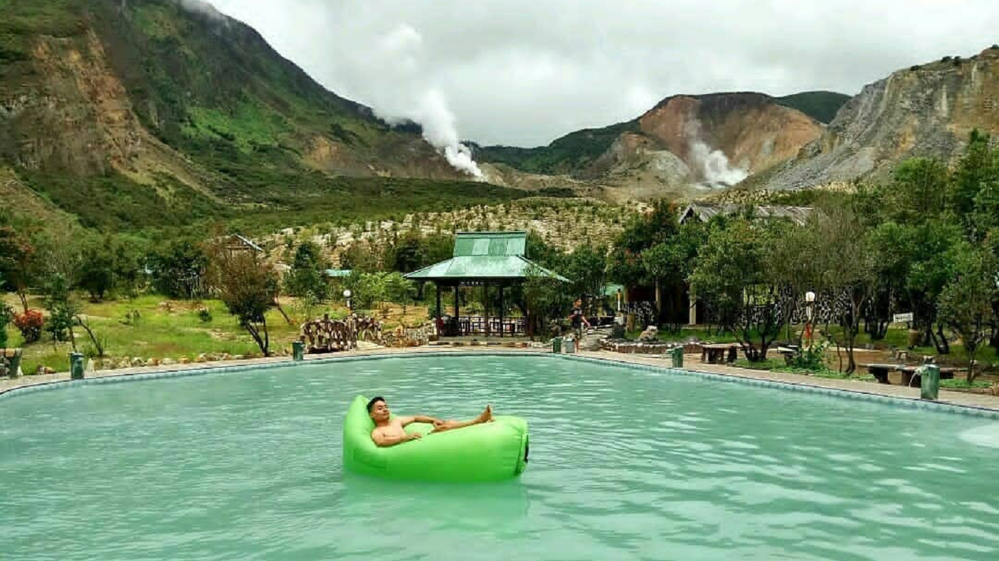 Potret wisata kolam renang Gunung Papandayan, Garut