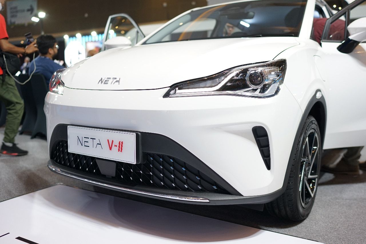 NETA V-II resmi diperkenalkan pada acara PERIKLINDO Vehicle Show (PEVS) 2024 di JIEXPO Kemayoran Hall C3. 