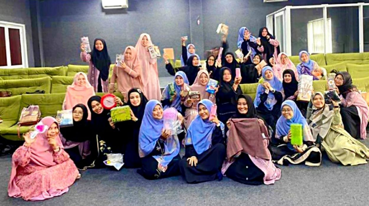 Momen Kelompok Kajian Muslimah Kota Banjar membangun sinergi dan berbagi inspirasi di Auditorium Dinas Kearsipan dan Perpustakaan Kota Banjar.