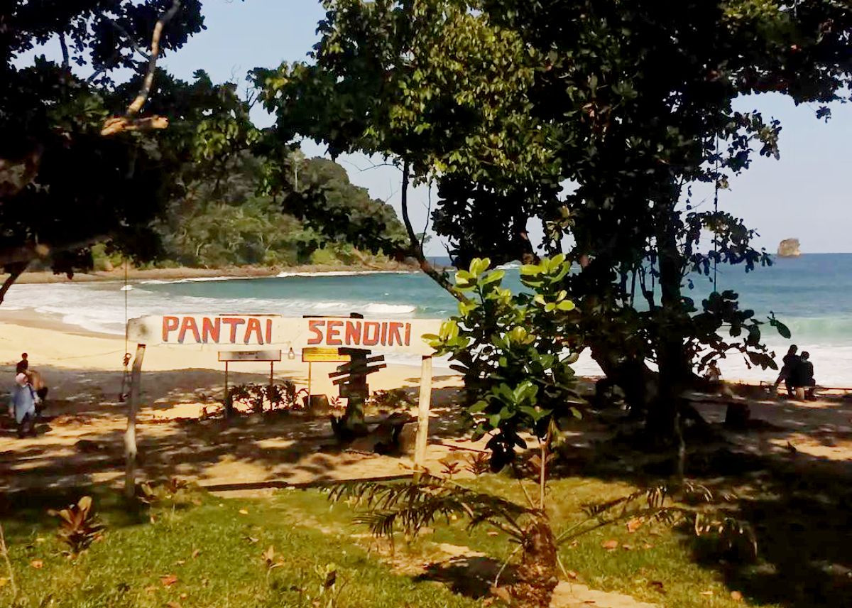 Pantai Sendiki Malang./