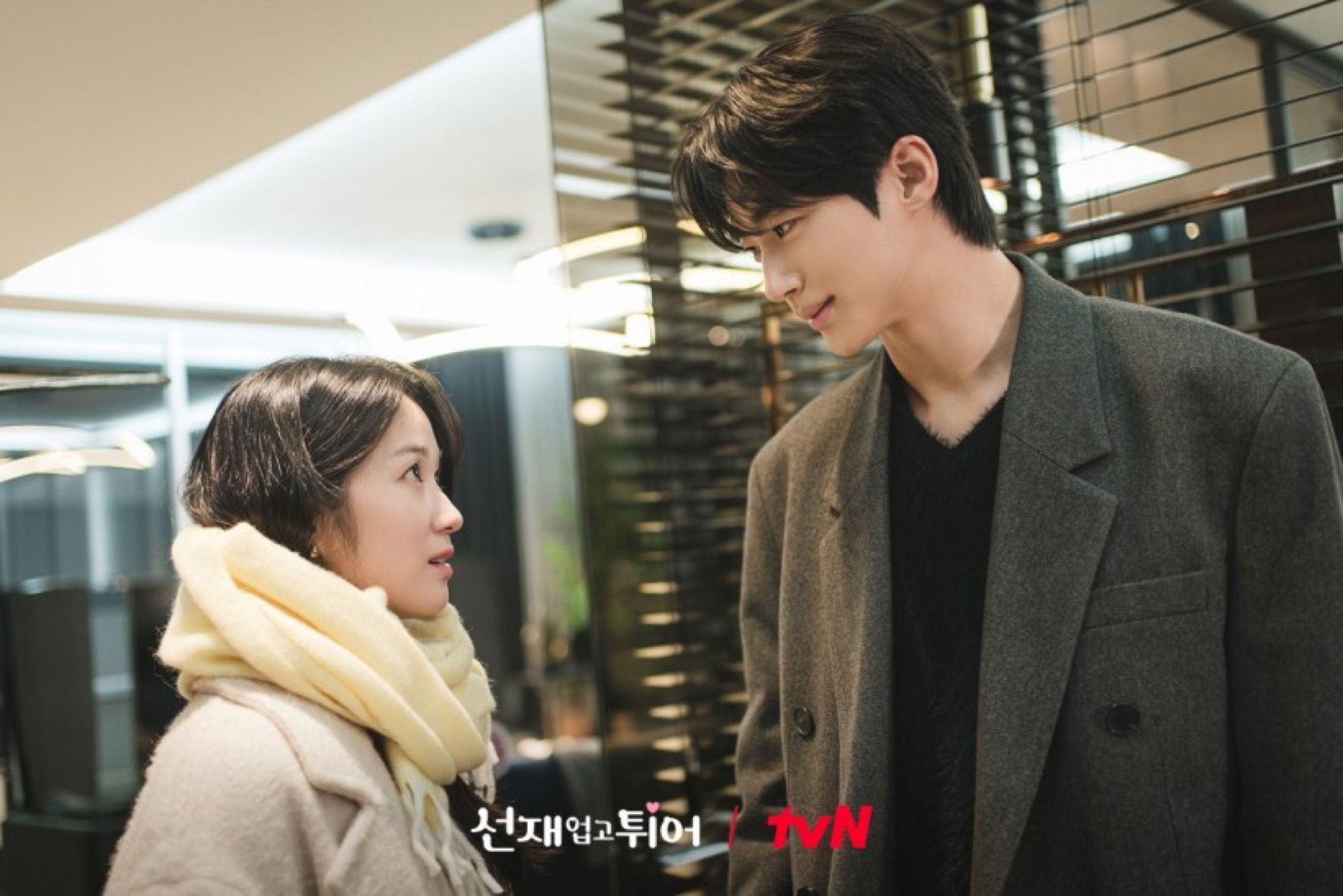 Sinopsis Lovely Runner episode 8, Byeon Woo Seok cium Kim Hye Yoon.