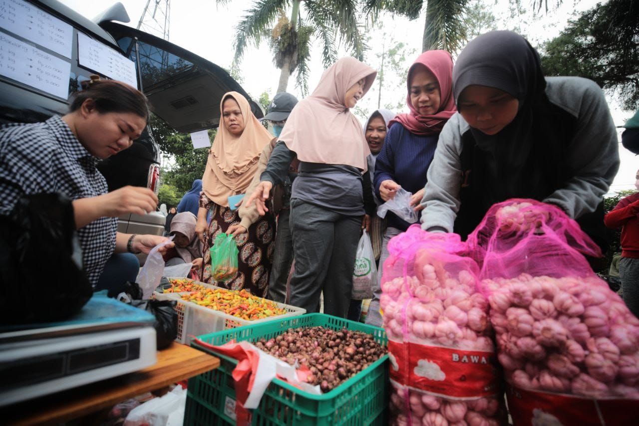 Bahan-bahan pokok yang mempengaruhi laju inflasi di Kota Bandung