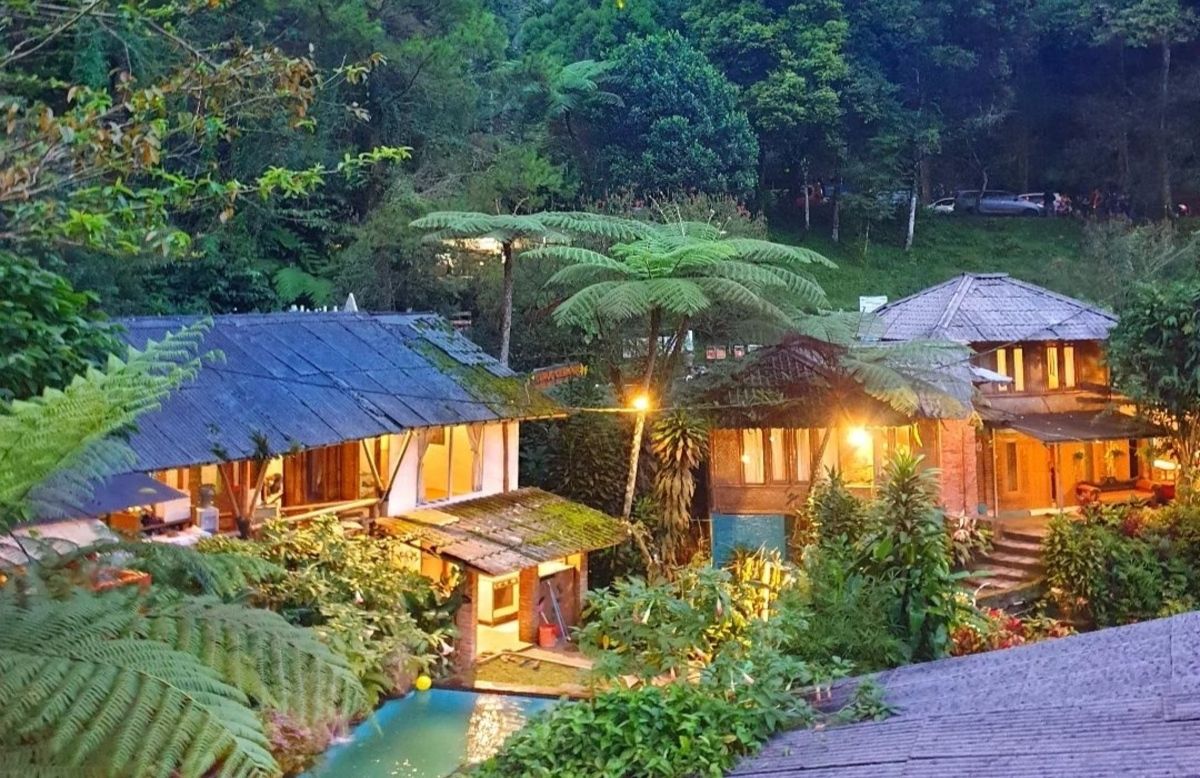 Villa dan penginapan yang ada di area tempat wista hits di Bogor, Curug Ciburial