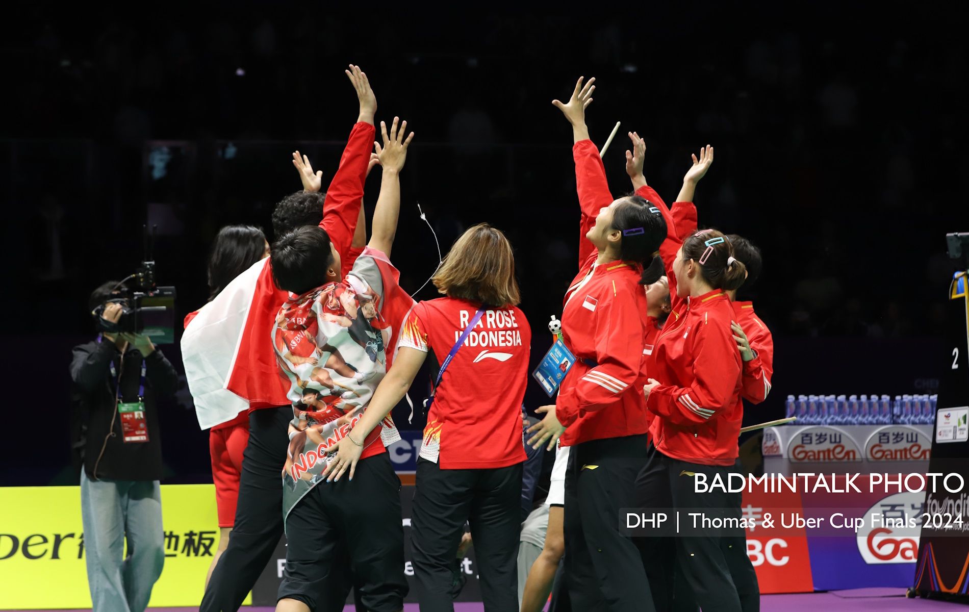 Tim badminton putri Indonesia lolos ke final Uber Cup 2024. Indonesia lolos setelah kalahkan Korea Selatan 3-2.