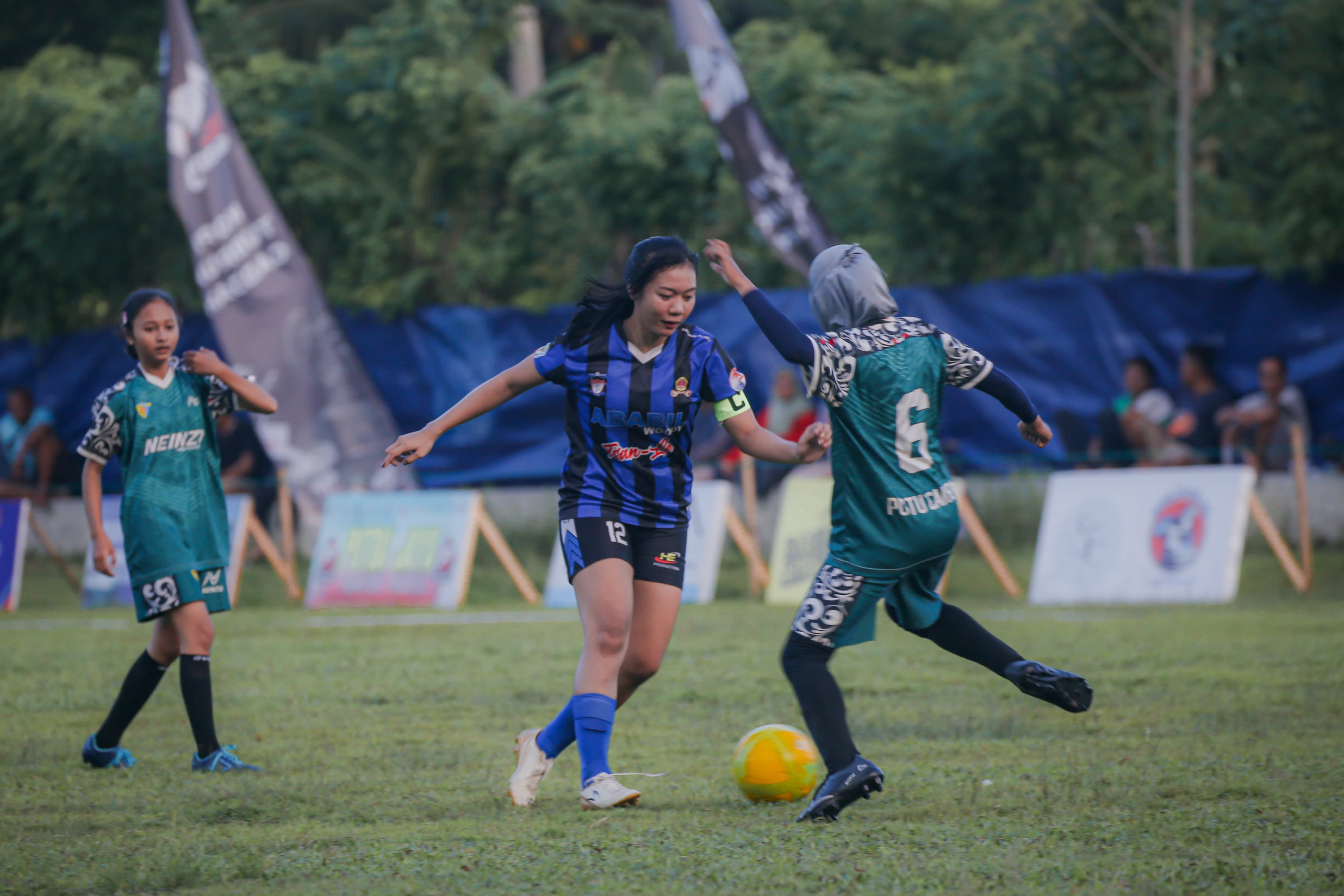 Sekill Serli Oktavia Puspita Sari, Pemain Sepak Bola Wanita asal Kebumen di Kapolsek Cimerak Cup 2024