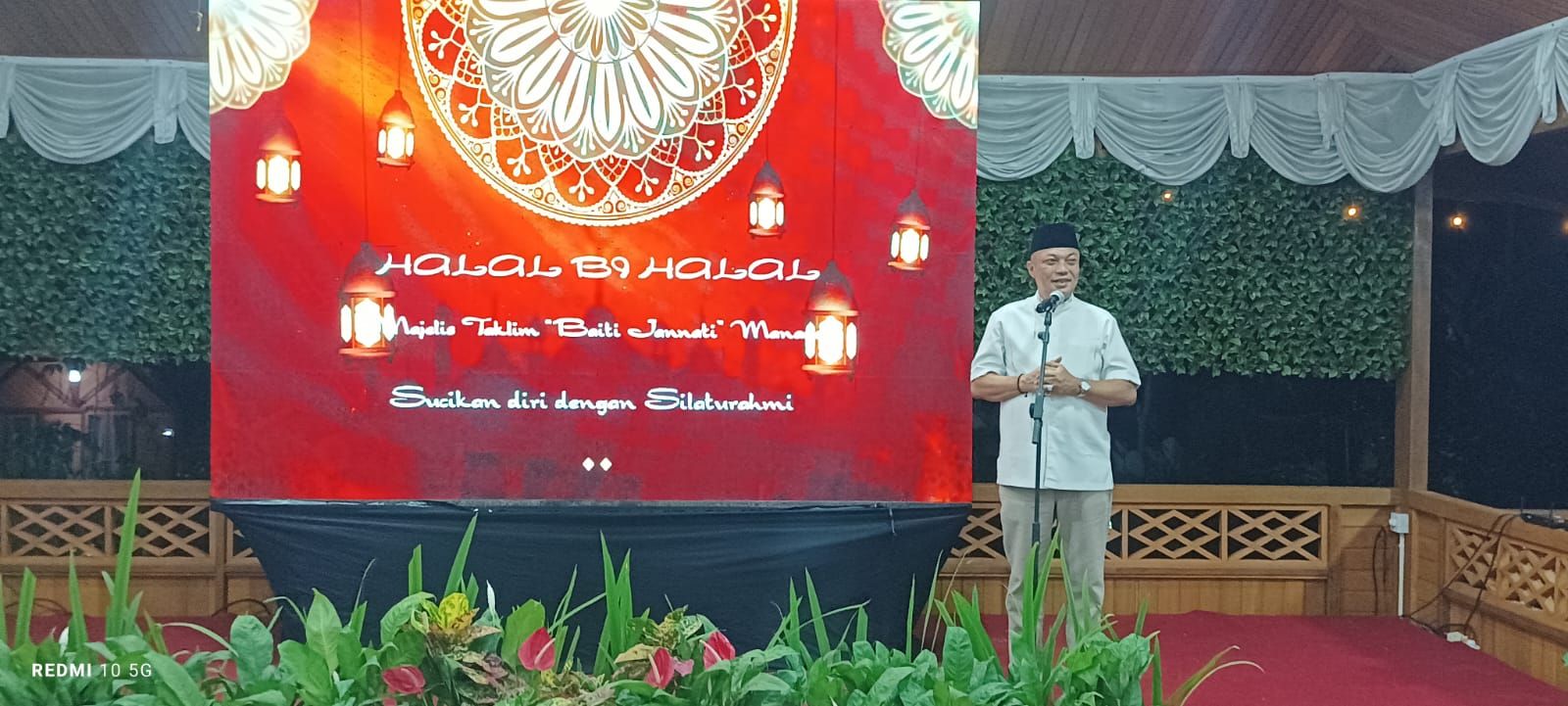 Pembina Majelis Taklim Baiti Jannati Kota Manado, Hi. Machmud Turuis saat memberikan sambutan.