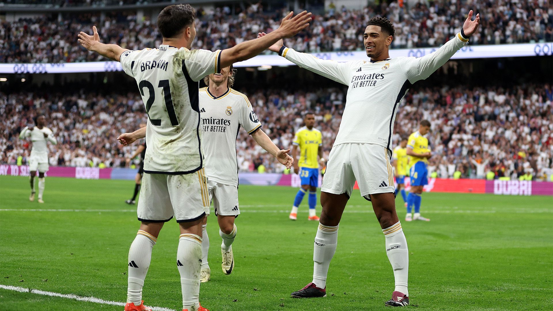 Brahim Diaz dan Jude Bellingham masing-masing cetak satu gol dalam kemenangan Real Madrid 3-0 dari Cadiz.