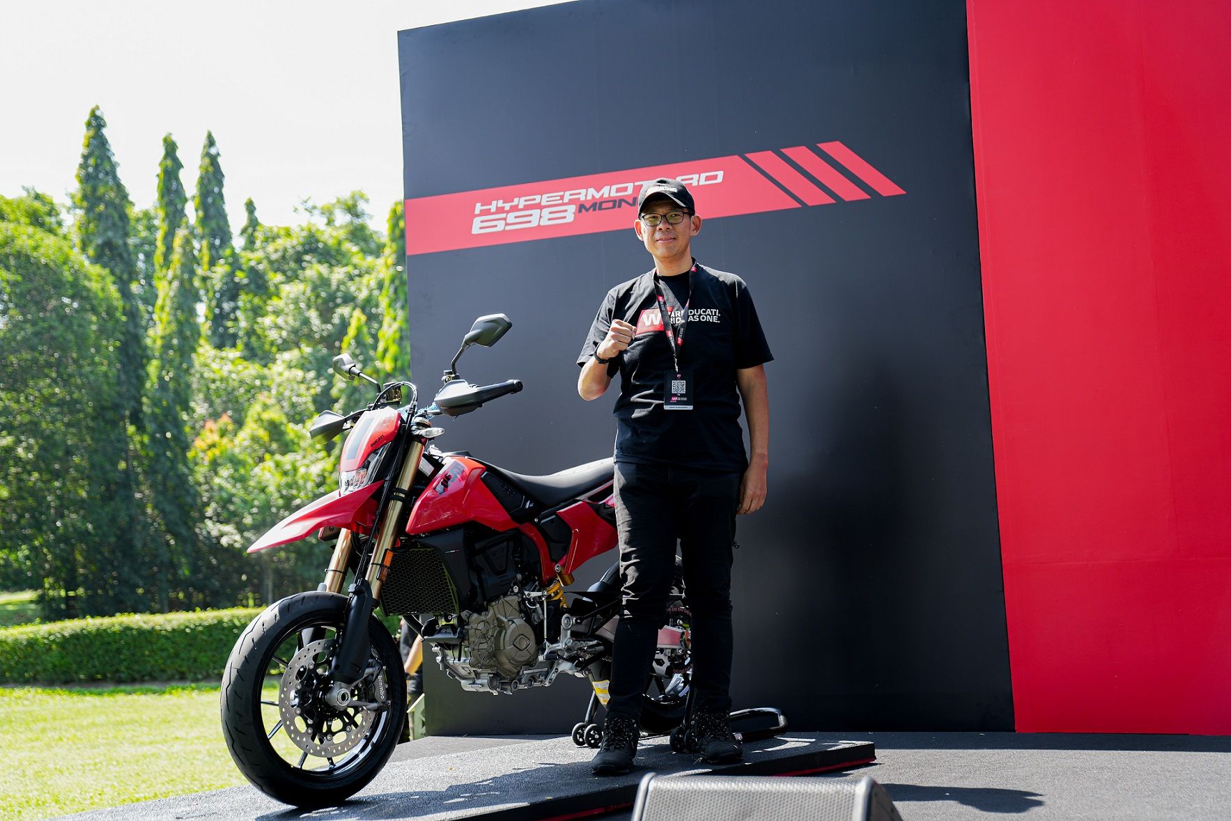 Ducati Indonesia luncurkan line up terbaru, Ducati Hypermotard 698 dan Ducati DesertX Rally di ajang We Ride as One.*/ 