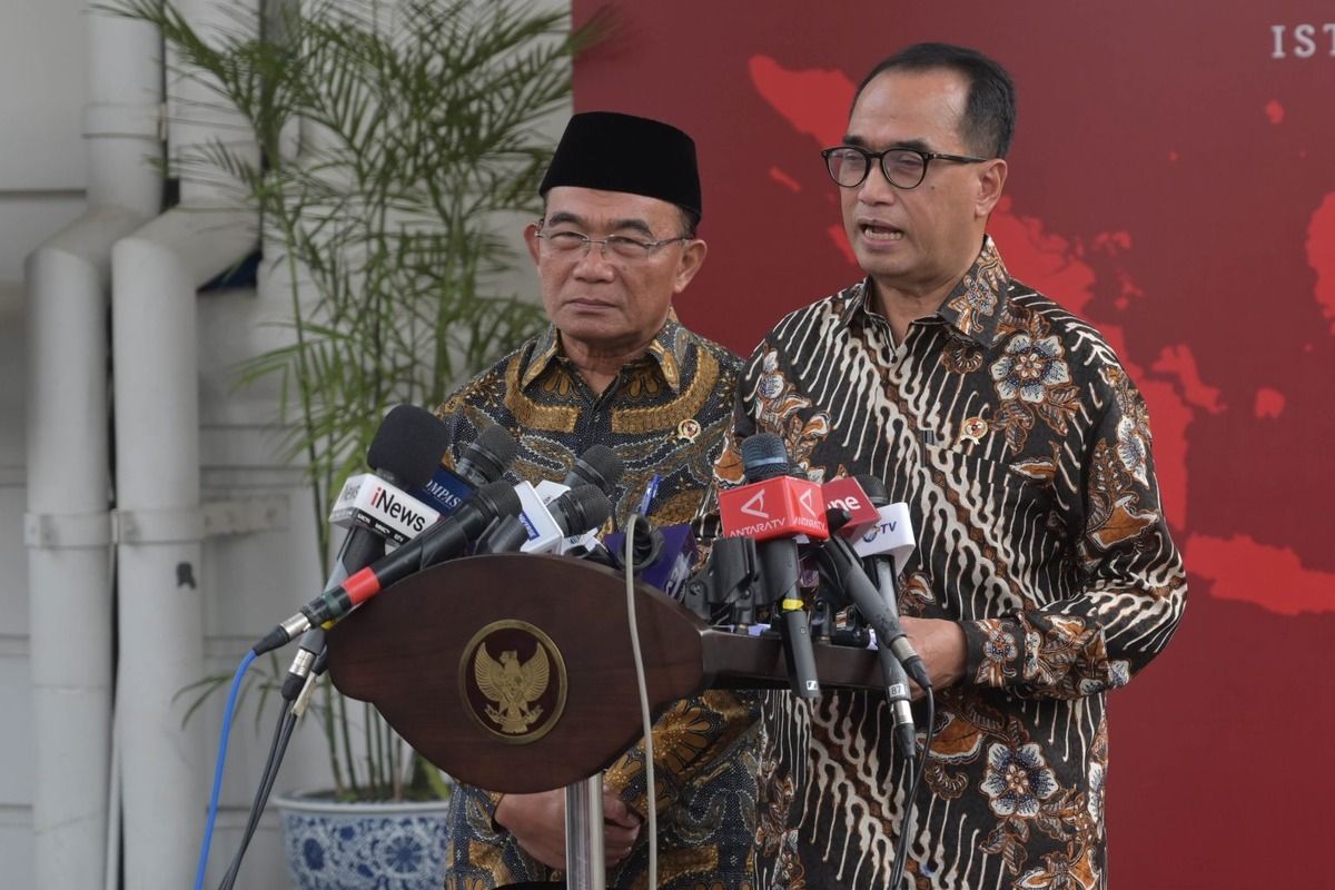 Menhub Budi Karya Sumadi memberikan keterangan pers usai rapat kabinet terbatas, di Kompleks Istana Kepresidenan, Jakarta, Senin (06/05/2024)