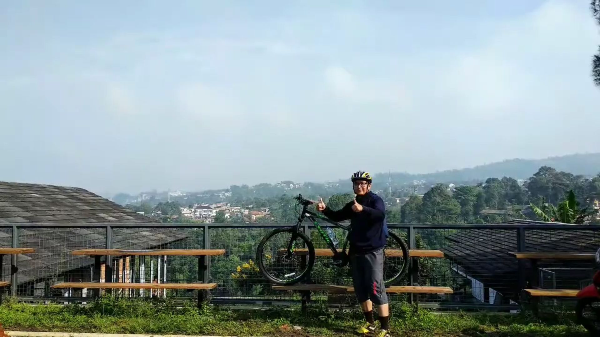 Punclut adalah jalur bersepeda yang menanjak dan menukik, namun pemandangan di sini sangat indah untuk dilewatkan./ YouTube/ gowes fun