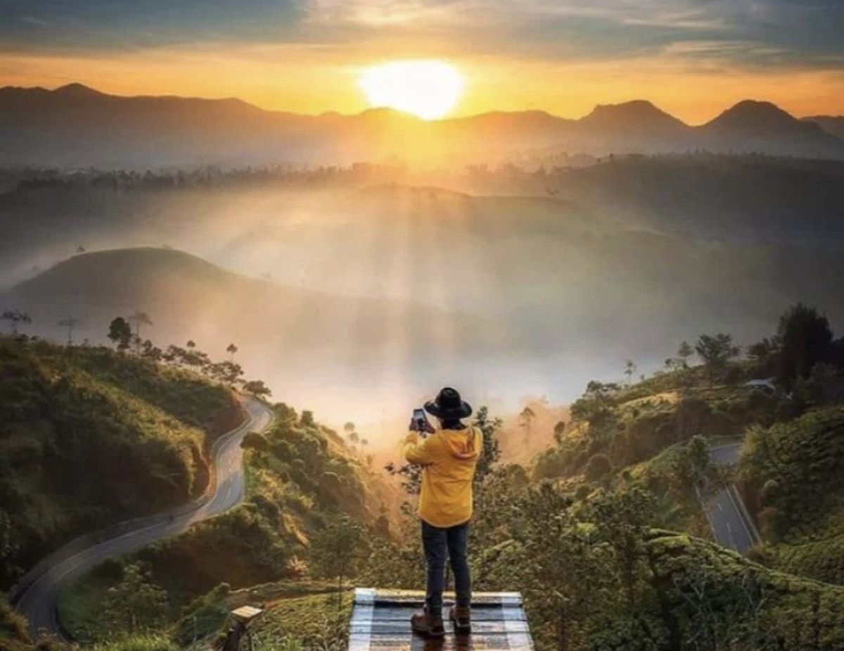 Sunrise Point Cukul rekomendasi tempat melihat terbit matahari terbaik di Pangalengan