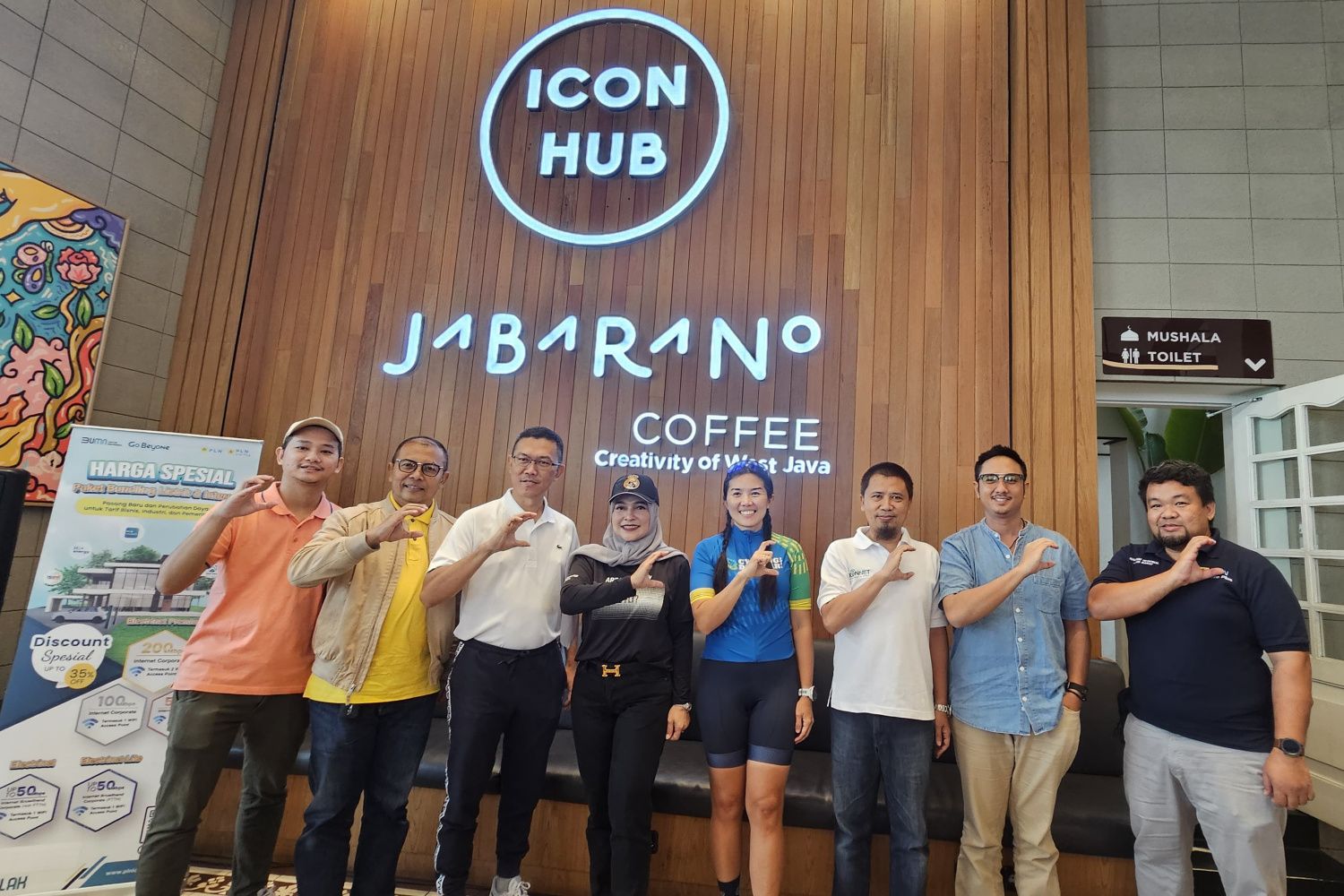 PLN dan PLN Icon Plus berkolaborasi dengan Jabarano Coffee dan Yumaju dalam event Check Out Ride - Road to Cycling De Jabar 2024.