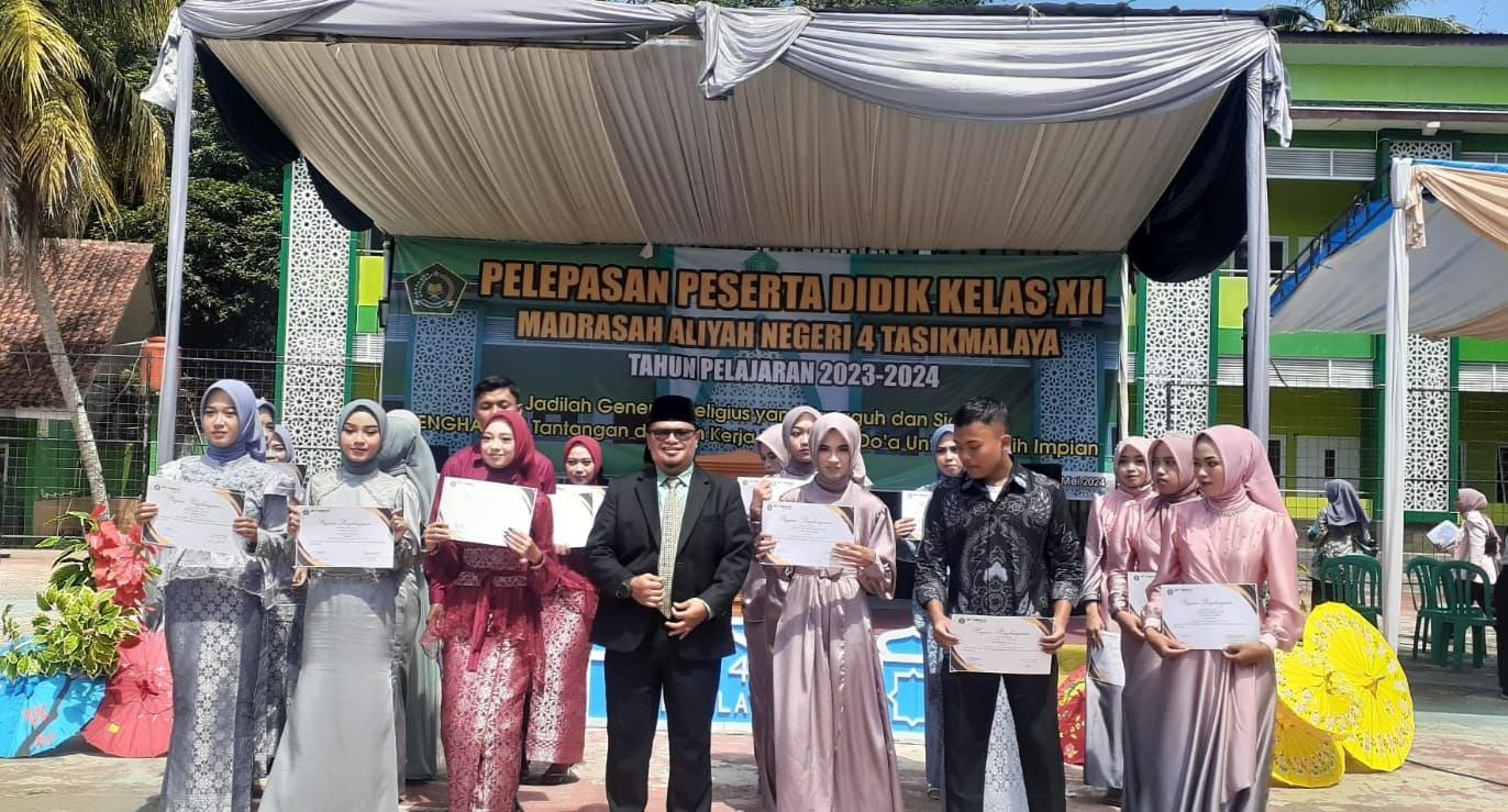 MAN 4 Tasikmalaya melaksanakan Pelepasan dan Perpisahan peserta didik Kelas XII Tahun Pelajaran 2023/2024.