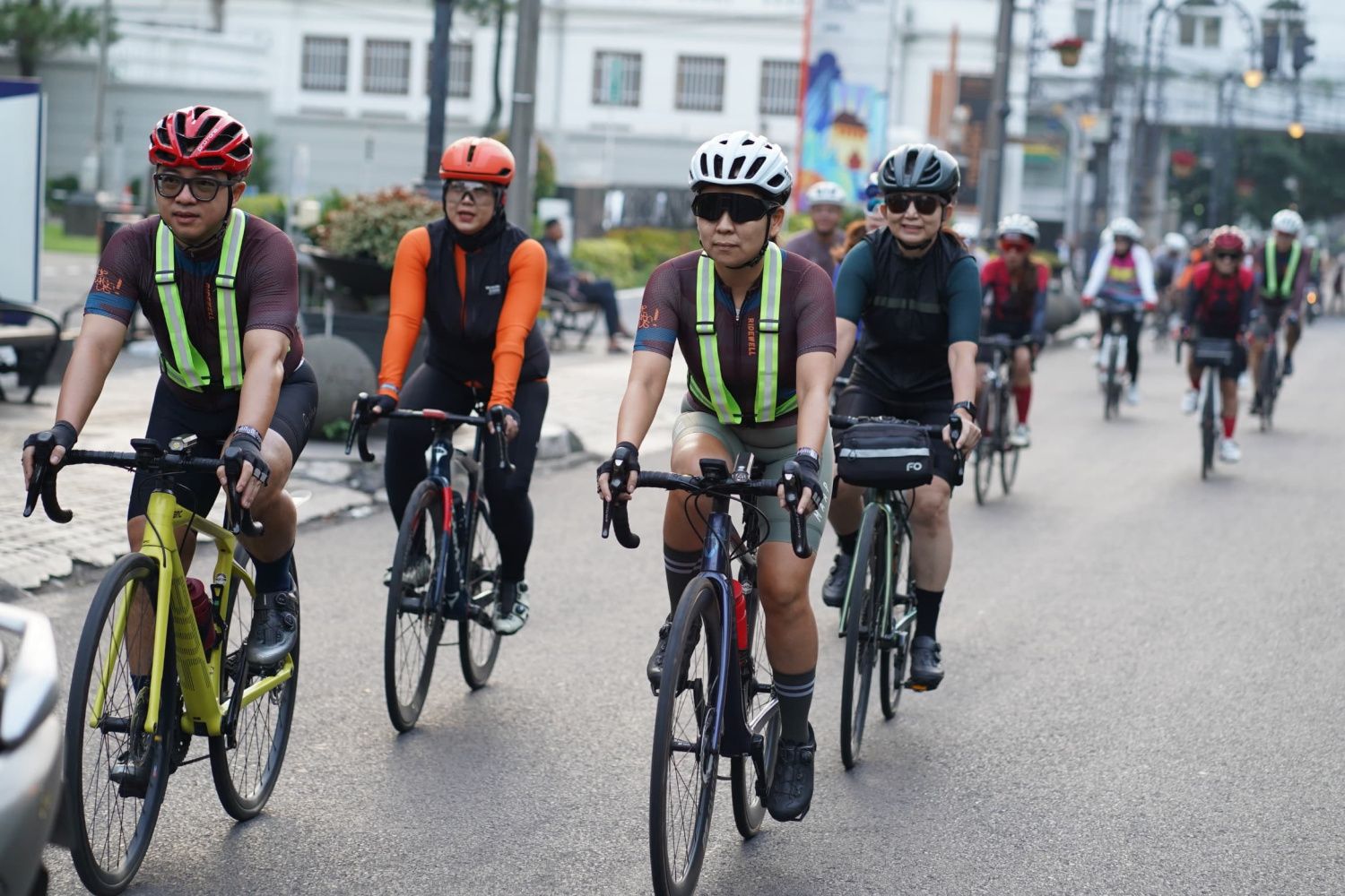 Demi Keberlanjutan Pariwisata di Jabar, PLN Icon Plus Gerakkan Green Tourism di Gelaran Cycling De Jabar 2024.