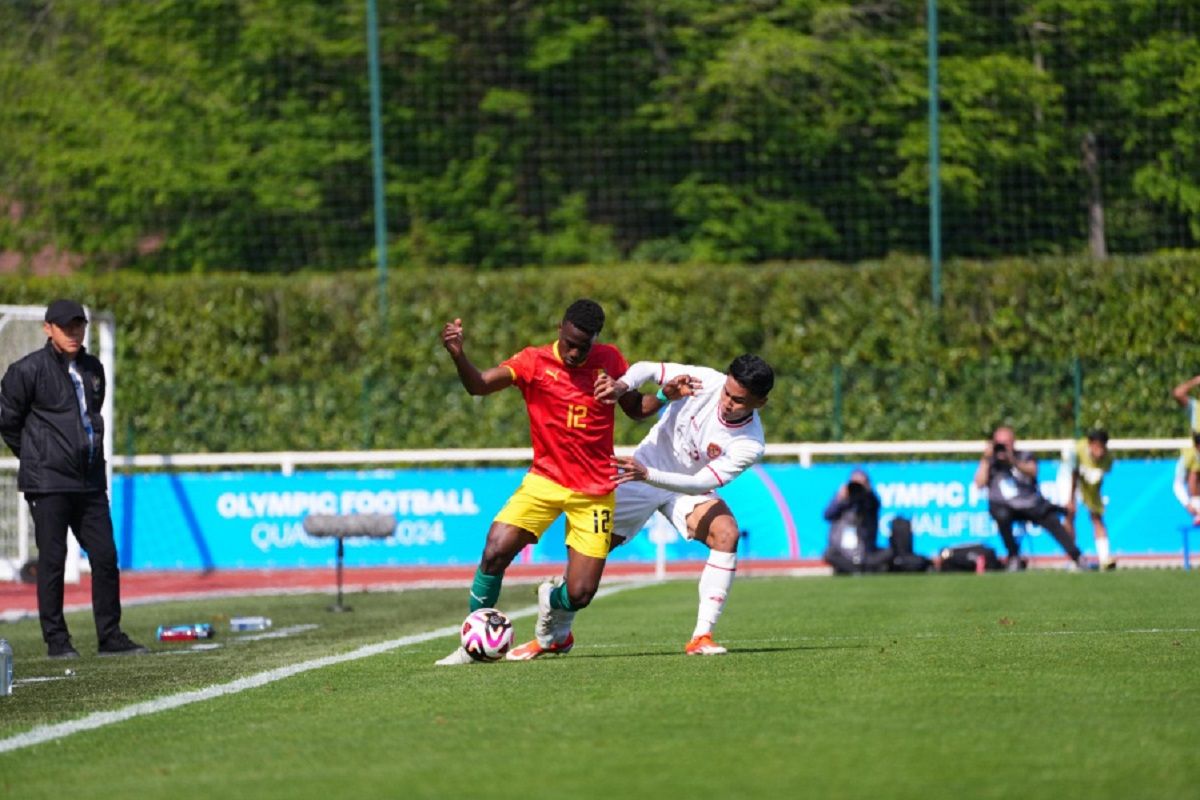 Pertandingan Timnas Indonesia U23 vs Guinea di Lapangan Centre National du Football de Clairefontaine, Perancis, Kamis 9 Mei 2024 malam WIB. Garuda Muda kalah tipis skor 0-1 (0-1).*/PSSI 