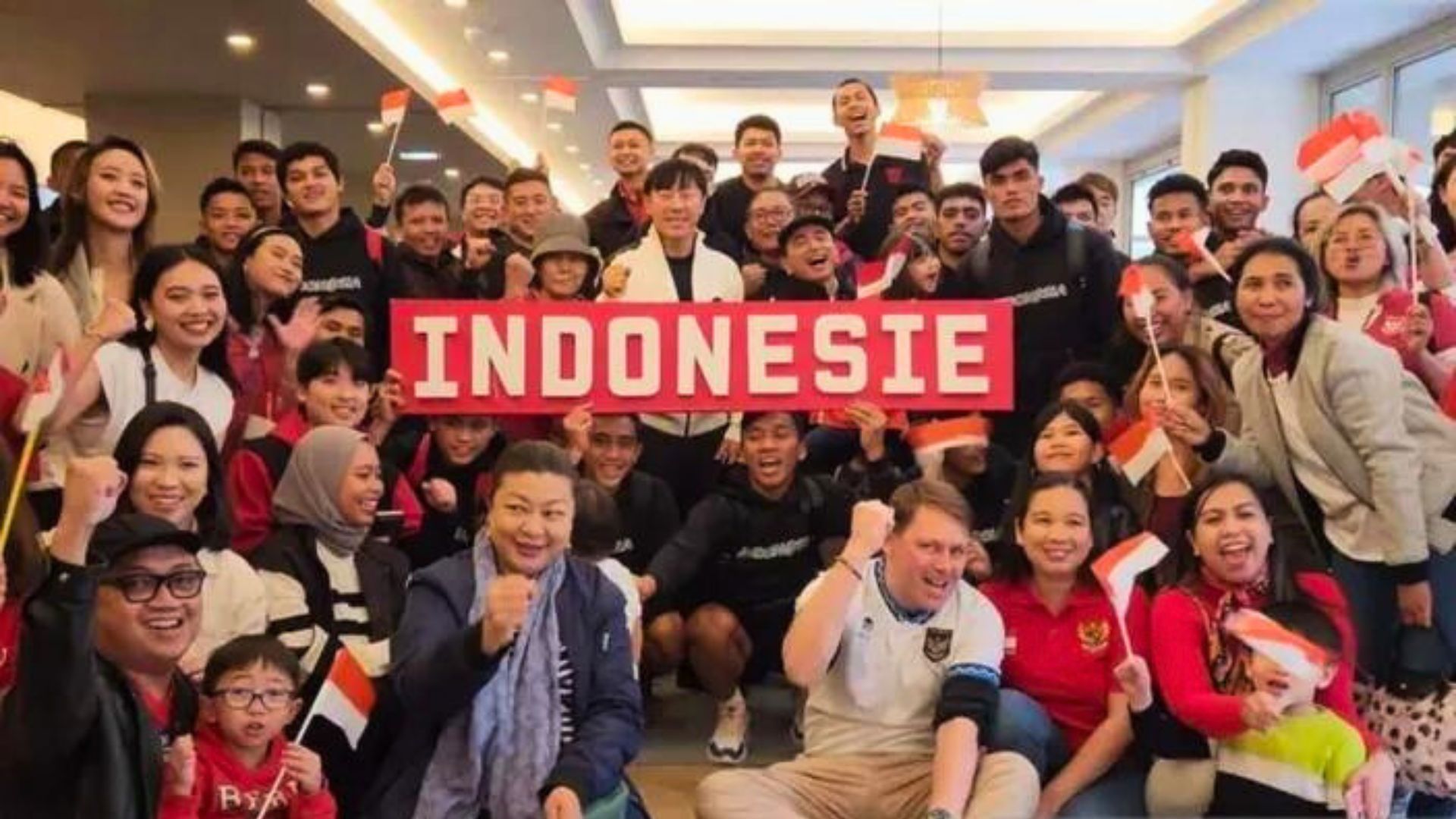 Timnas Indonesia U23 telah tiba di Ibu Kota Perancis, Paris, untuk memainkan pertandingan playoff melawan Guinea demi memperebutkan tiket Olimpiade 2024 Paris.*/Foto: Antara