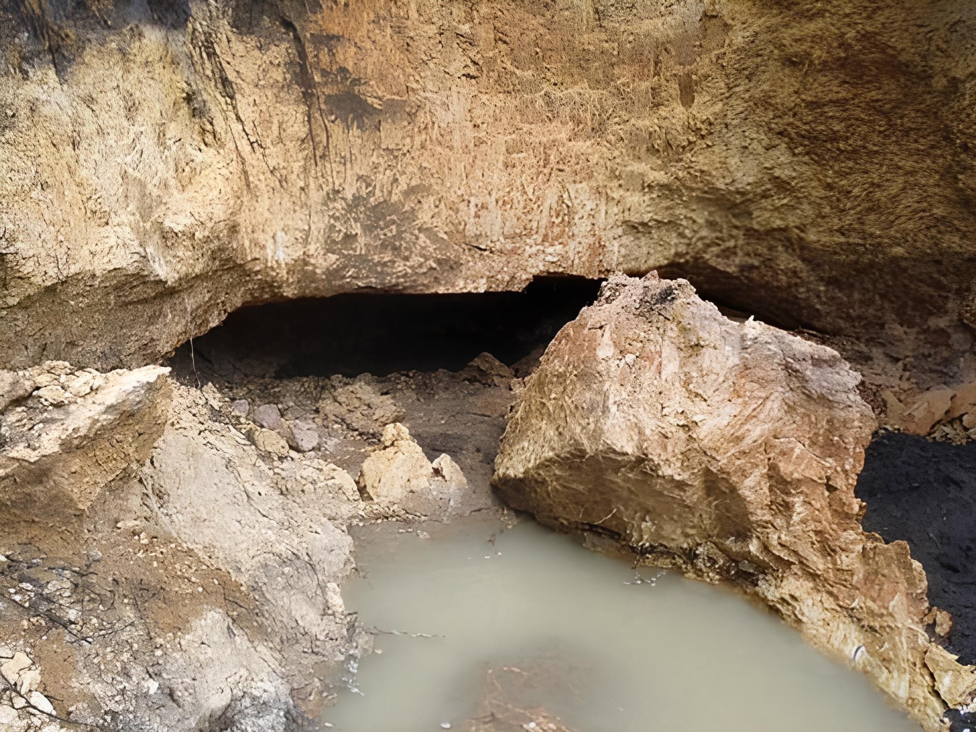 Lokasi tambang timah ilegal yang tertimbun longsor di Bangka Barat, Indonesia.