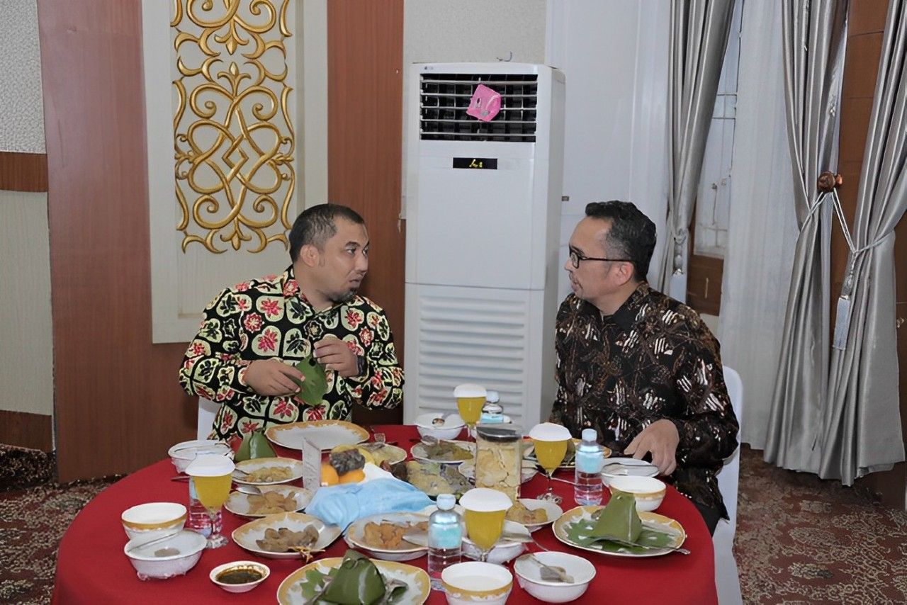 Pj Bupati Aceh Besar Muhammad Iswanto SSTP MM dan Pj Wali Kota Sabang Reza Fahlevi, saat menghadiri gala dinner yang digelar Pemkab Nagan Raya, di Meuligo Bupati Nagan Raya, Suka Makmue, Kamis (9/5/2024) malam