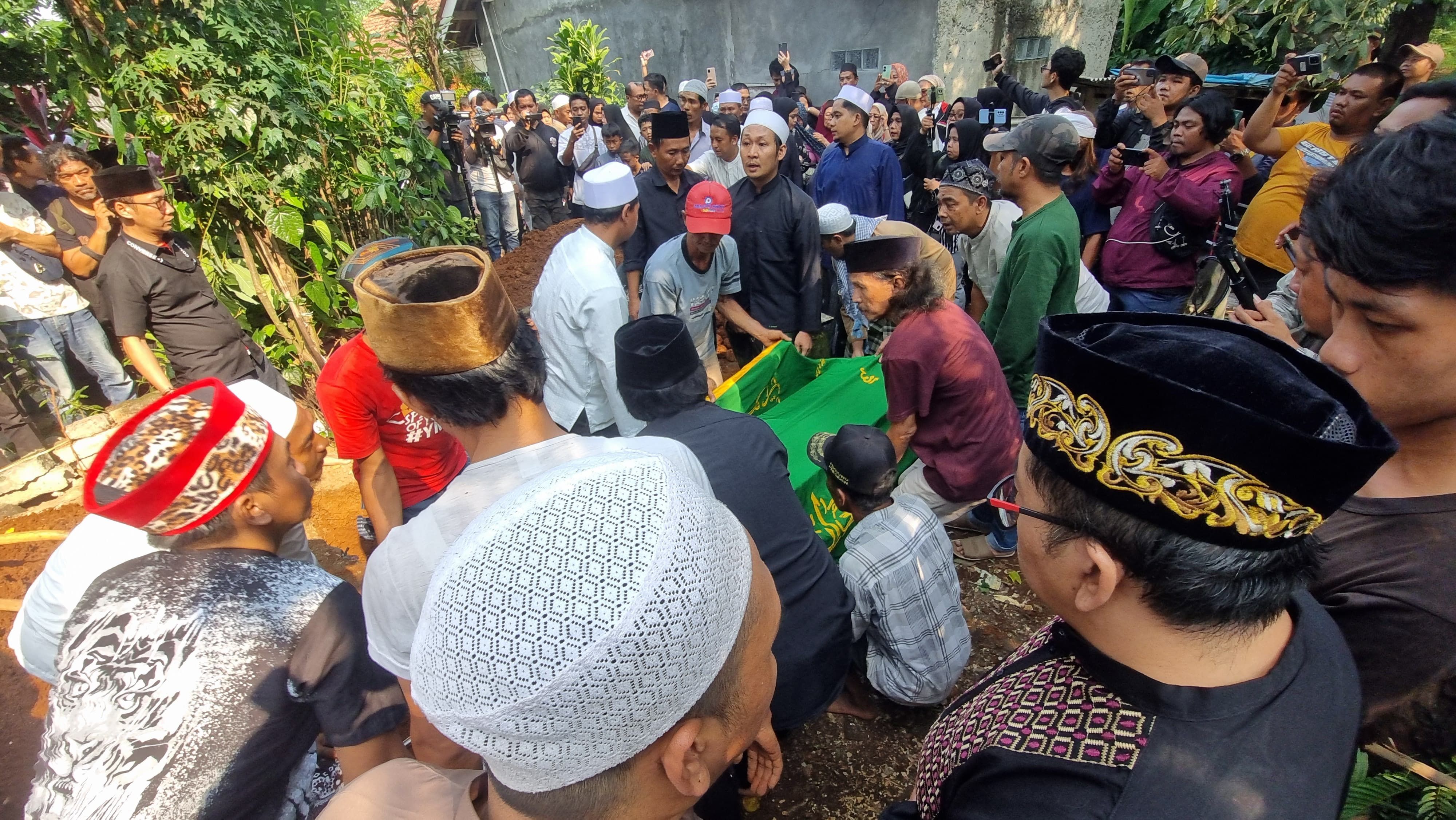 Saat pemakaman Jhoni Iskandar di Citeureup Bogor 