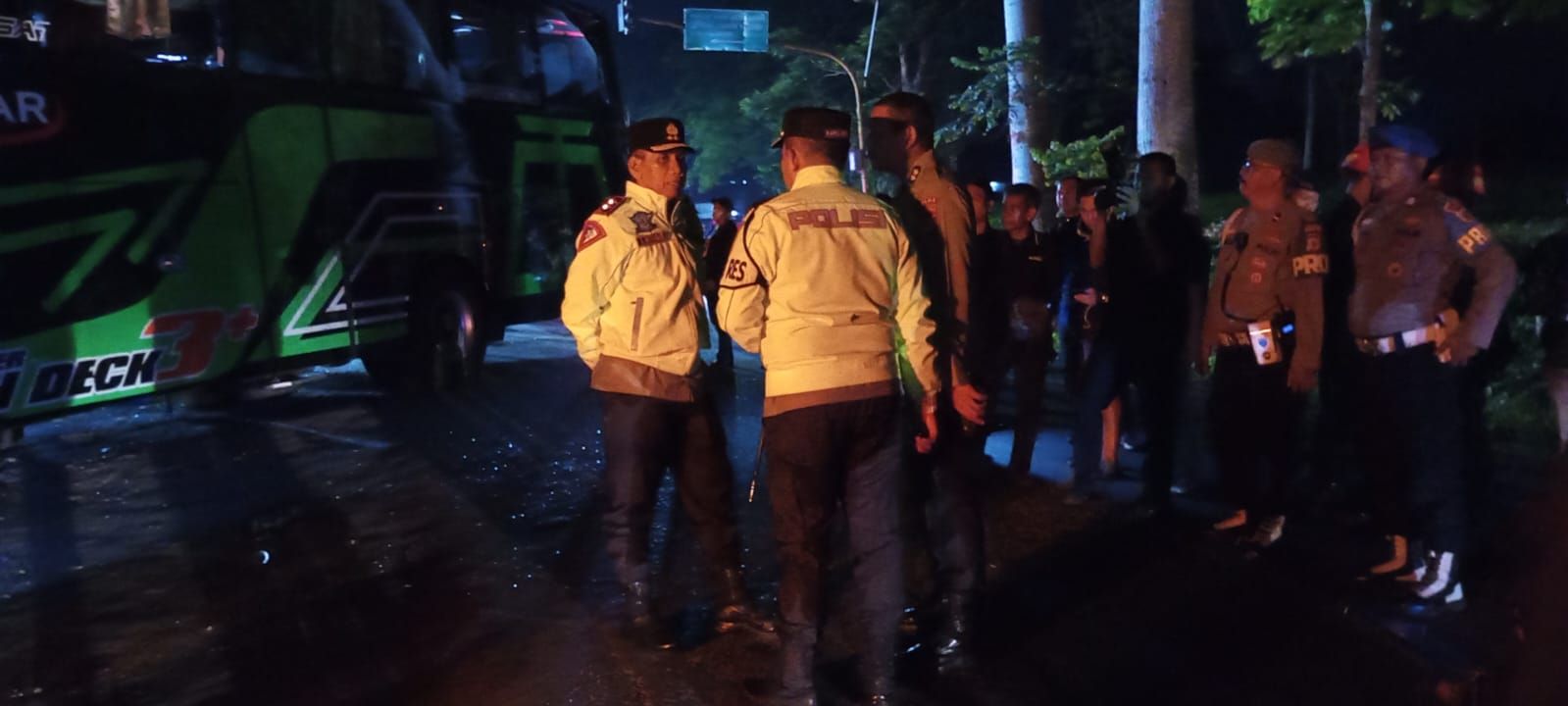 Kapolda Jabar Irjen Pol Akhmad Wiyagus turun ke lokasi kecelakaan bus Pariwisata di Ciater Subang