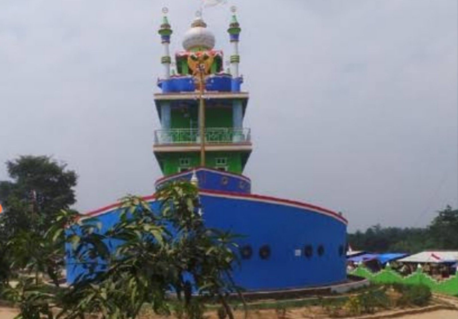 Masjid Kapal Bosok di Lingkungan Drangong Kelurahan Curugmanis, Kota Serang Banten/tangkapan layar youtube/Channel Rin Ndakeceh