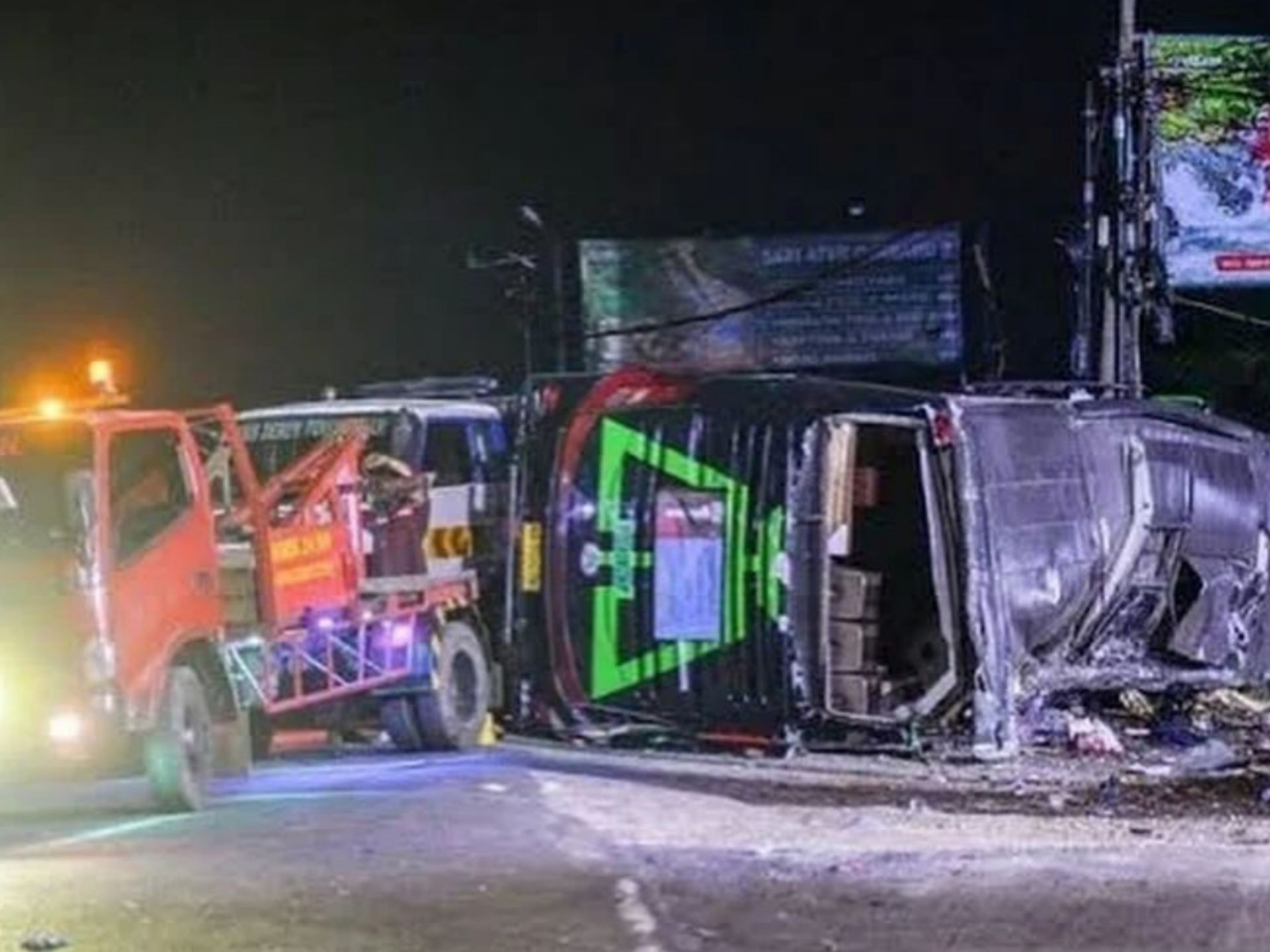 Penampakan Bus yang mengalami kecelakaan di Ciater, yang dinaiki siswa Lingga Kencana Depok