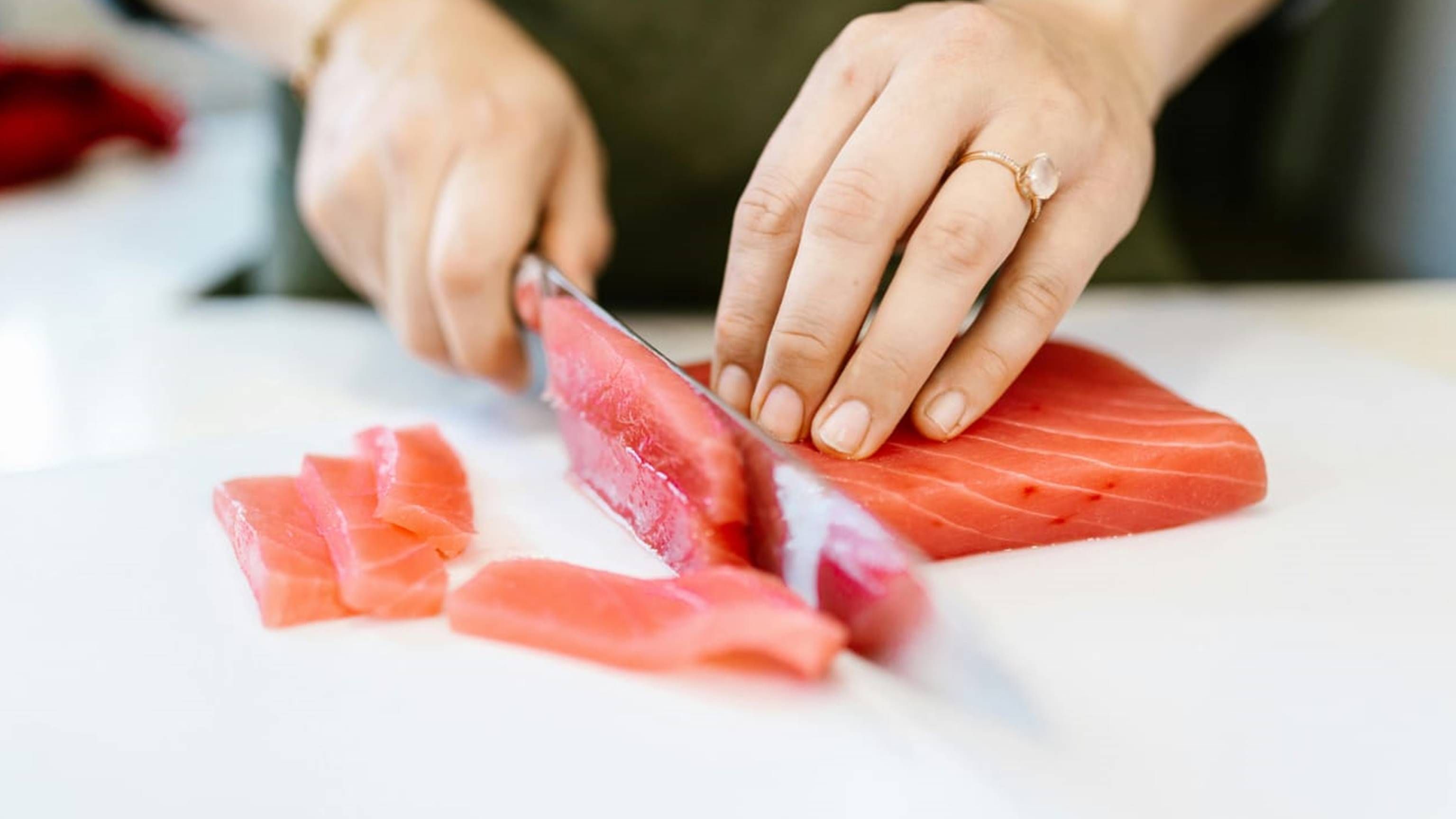 Ikan salmon disarankan untuk dikonsumsi oleh ibu menyusui untuk produksi ASI lancar