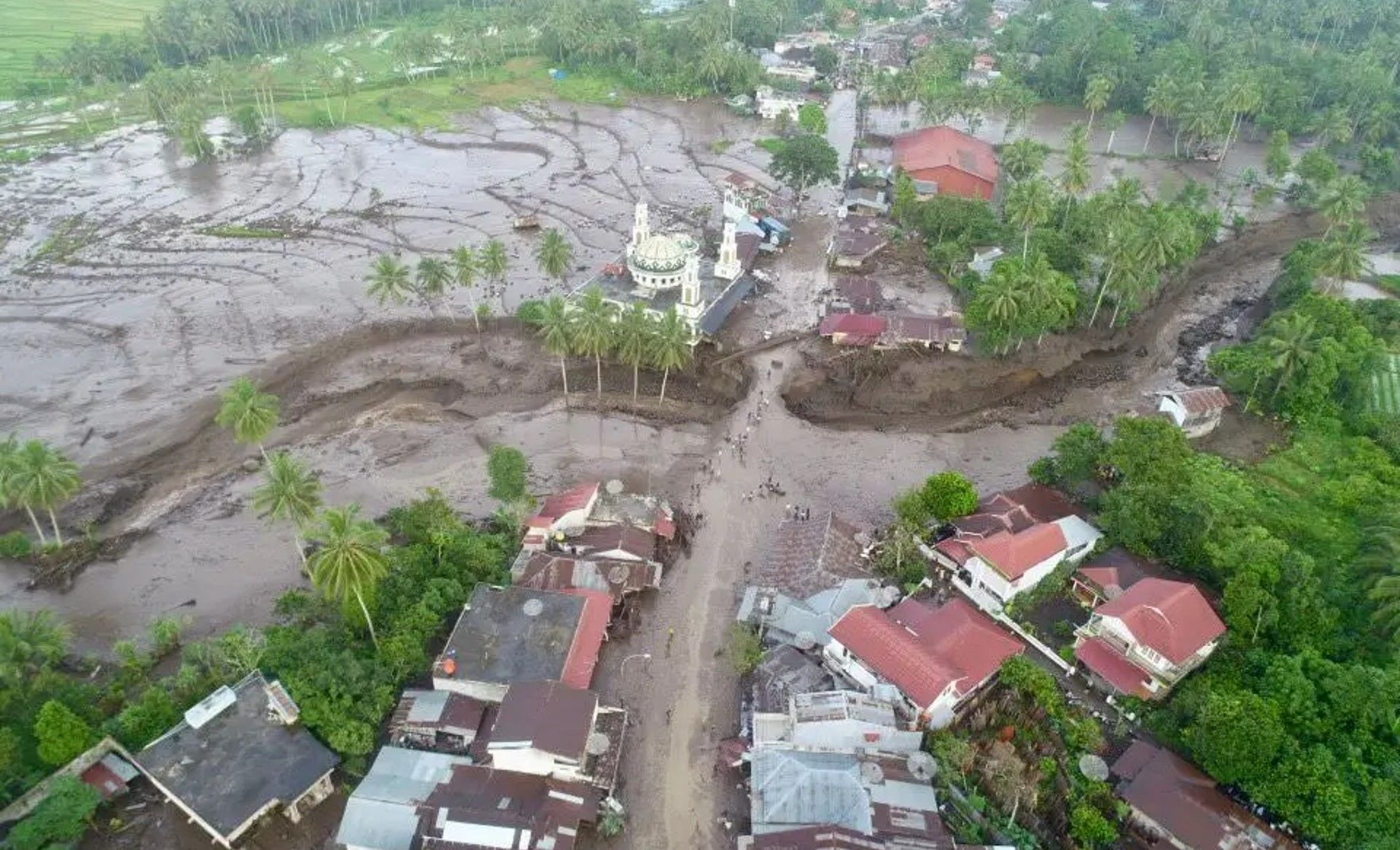 Pantauan drone BPBD Tanah Datar kejadian banjir bandang di Simpang Manunggal, Kecamatan Lima Kaum, Kab Tanah Datar 