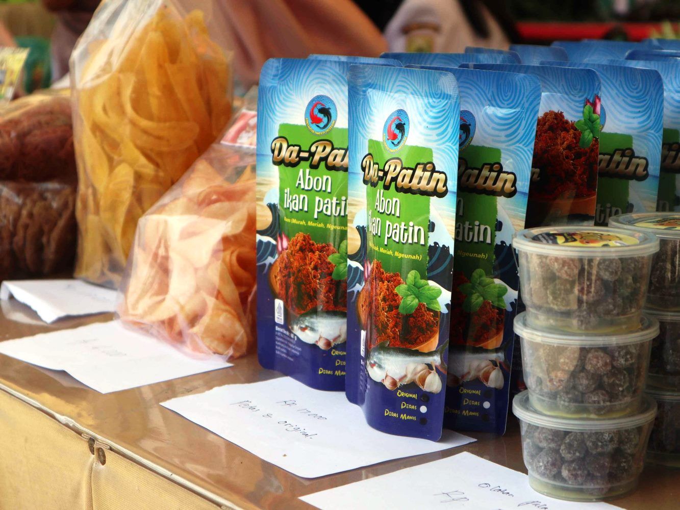 Contoh produk hasil olahan pangan dari tangan Kelompok Wanita Tani di Kuningan.*