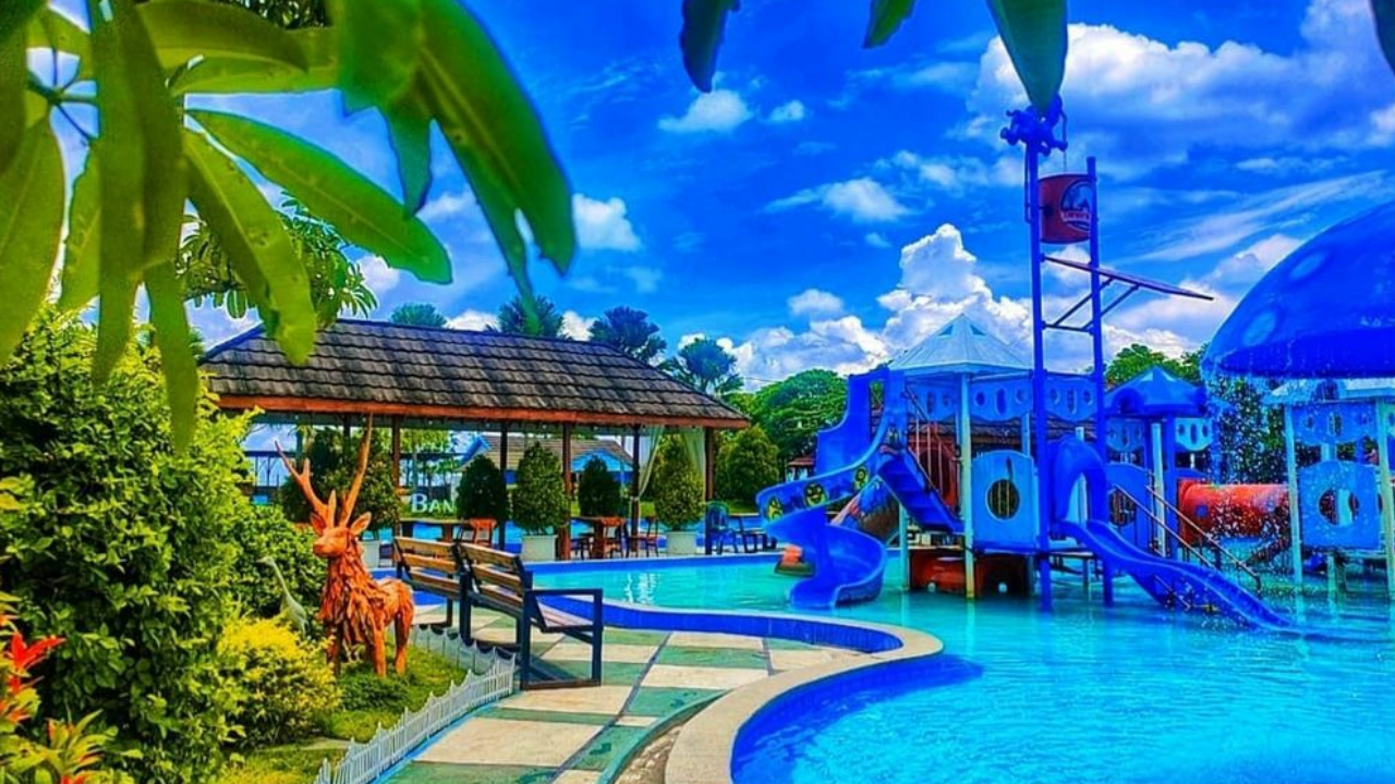 Kolam Renang Banyu Redjo Park. Terletak di Dusun Ngarengan, Desa Jenggrik, Kecamatan Kedunggalar, Kabupaten Ngawi, tempat ini menawarkan pengalaman berenang yang tak terlupakan untuk seluruh keluarga.