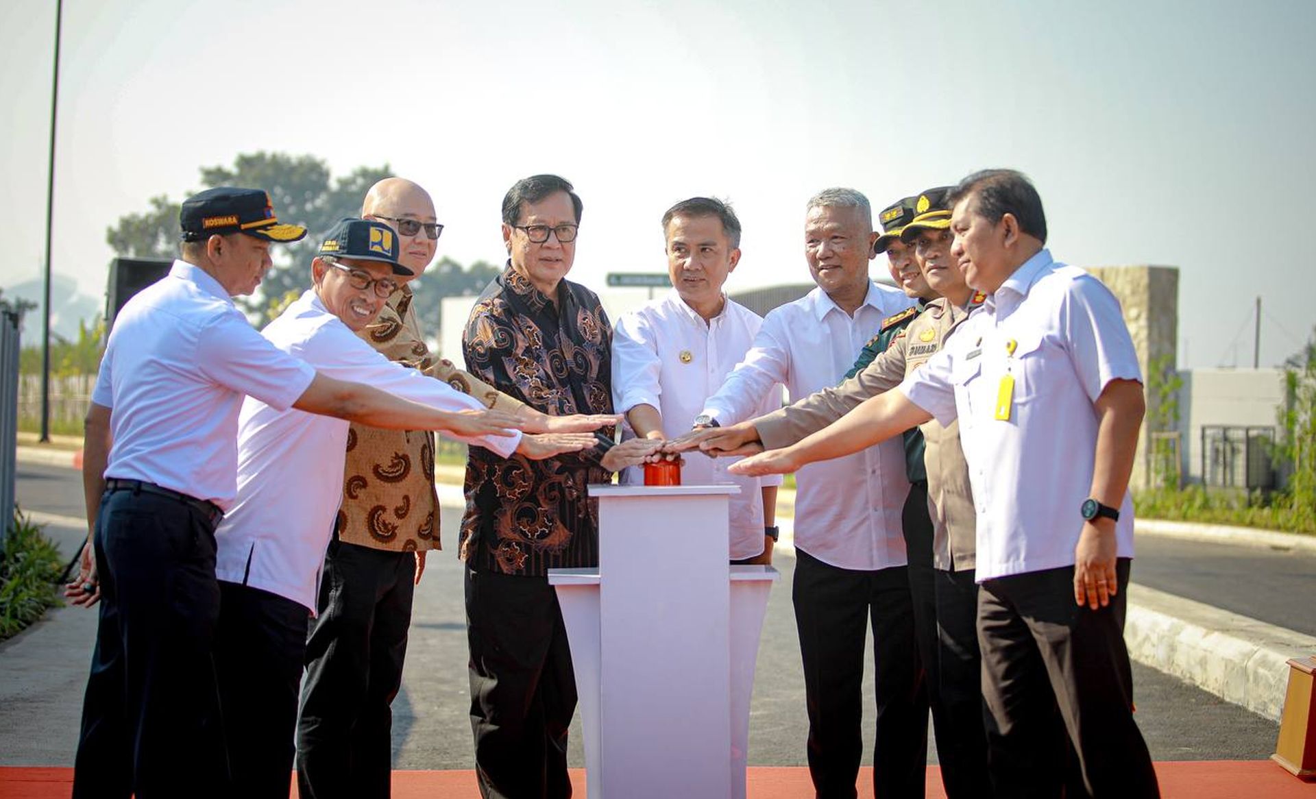 Jalan Simpang Gedebage Selatan yang menghubungkan ruas Jalan Gedebage Selatan menuju Masjid Raya Al Jabbar dan Summarecon Bandung, Kamis 16 Mei 2024