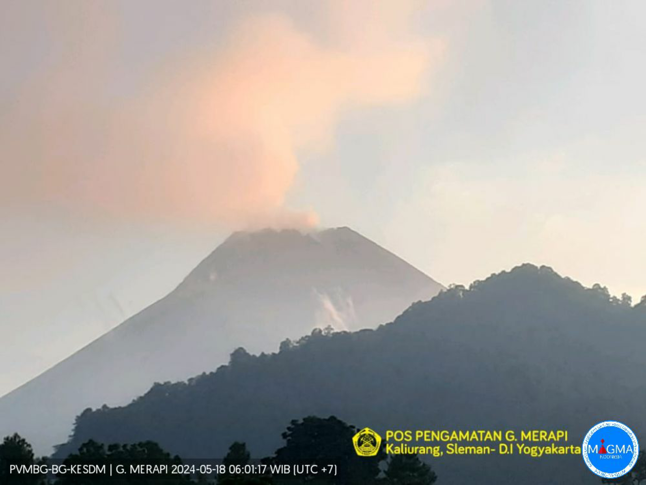 Gunung Merapi Alami 16 Kali Guguran Lava Pijar Hari Ini, Mengarah Ke Kali Bebeng Jarak Luncur 1600 Meter