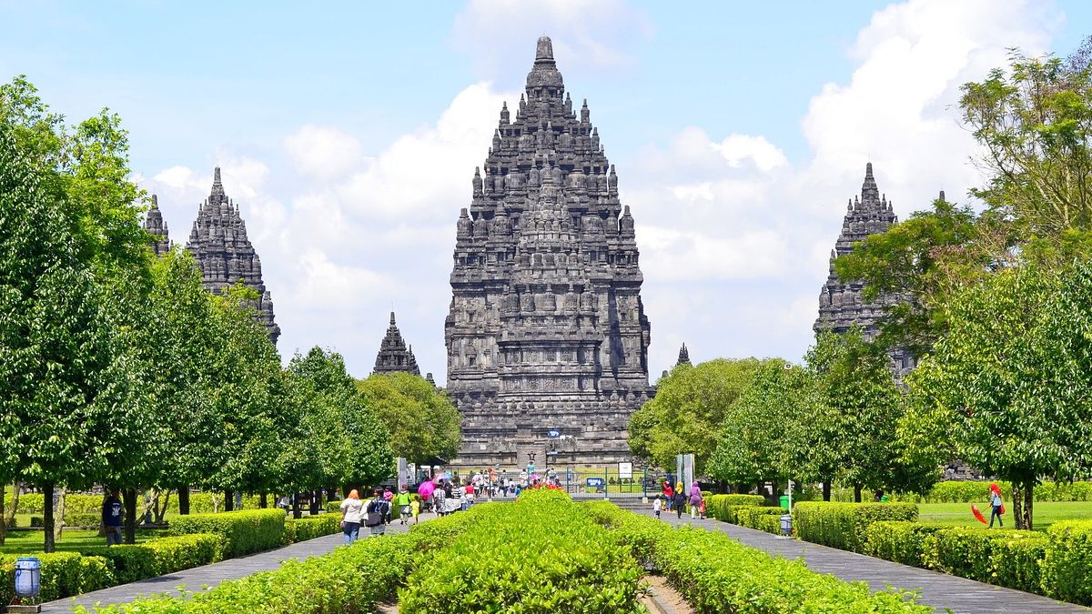 Candi Prambanan, salah satu tempat wisata di Sleman untuk rombongan