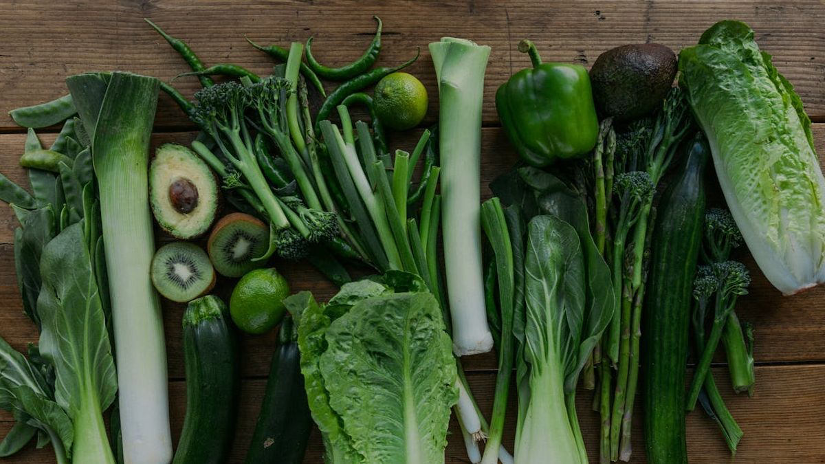 Ilustrasi sayuran hijau, salah satu makanan penutun kolesterol paling cepat