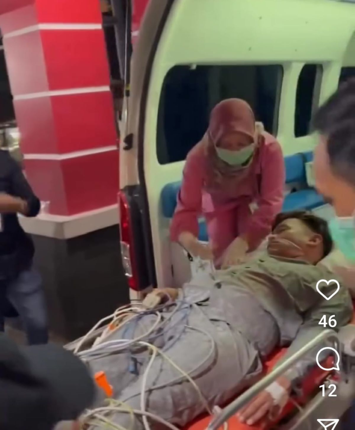 Ruben Onsu masuk RS saat dibawa ambulans ke RS Majalengka
