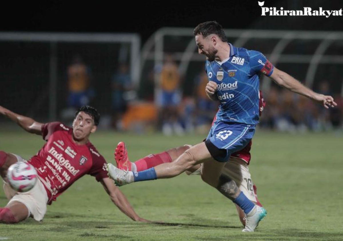 Potret Marc Klok saat bertanding melawan Bali United pada babak semifinal Championship Series Liga 1/ Pikiran Rakyat/ Armin Abdul Jabbar